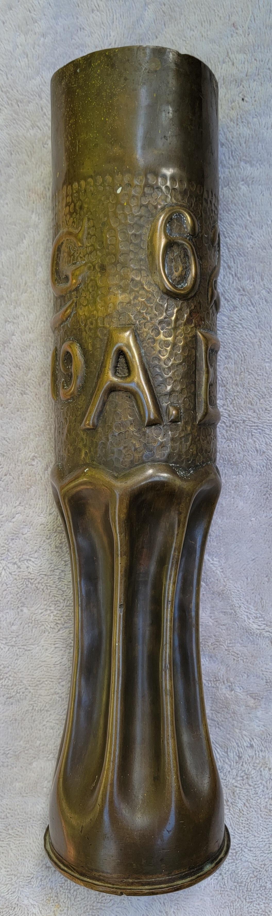 Vase d'art Trench datant de 1918-19 Bon état - En vente à Fulton, CA