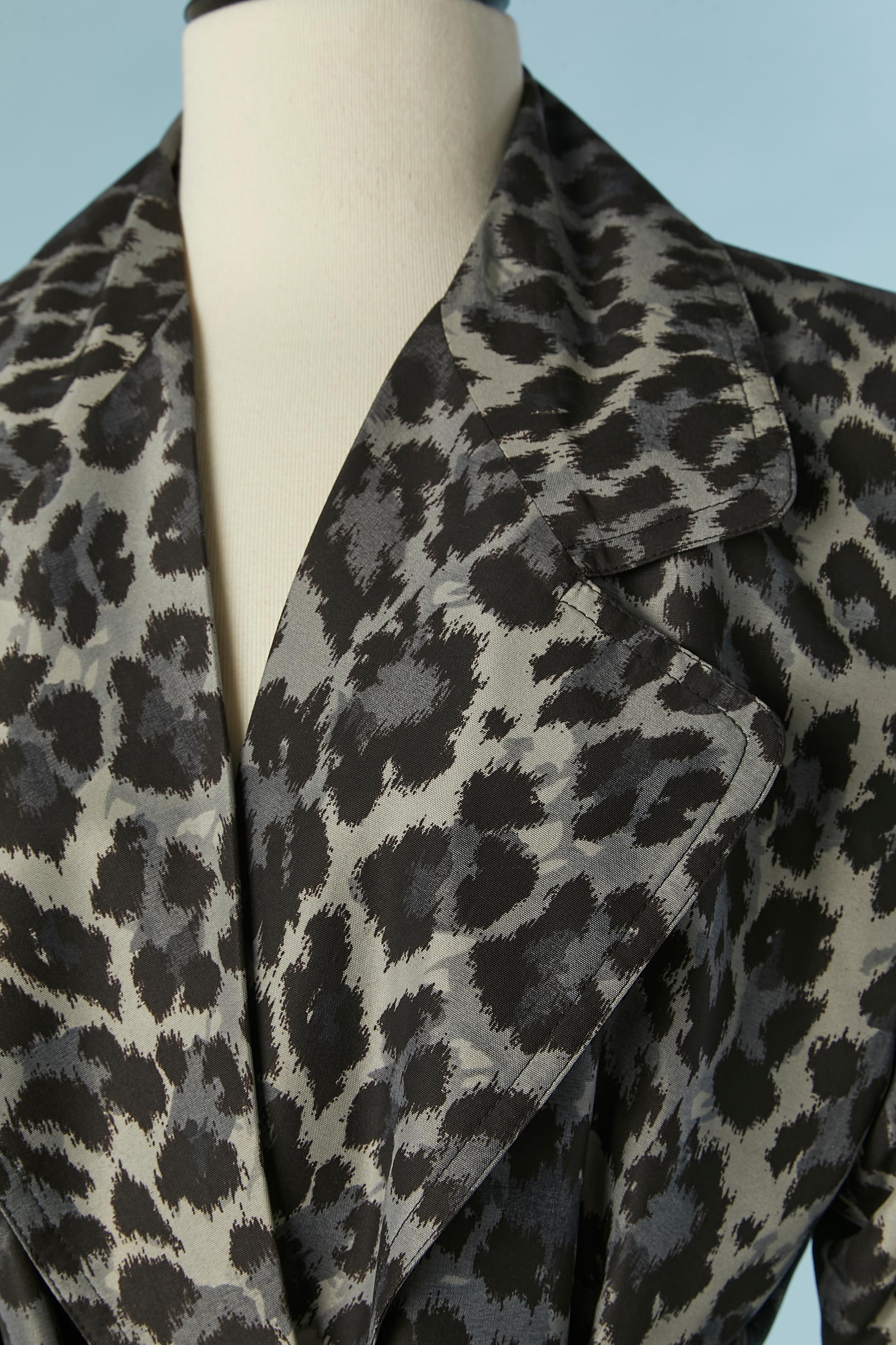 Trench-coat with animal print and belt. The fabric composition tag has been cut but the main fabric is probably nylon or rayon and the branded lining is probably acetate or rayon. Branded buttons
Shoulder-pad. Belt and belt-loop. 
SIZE L 