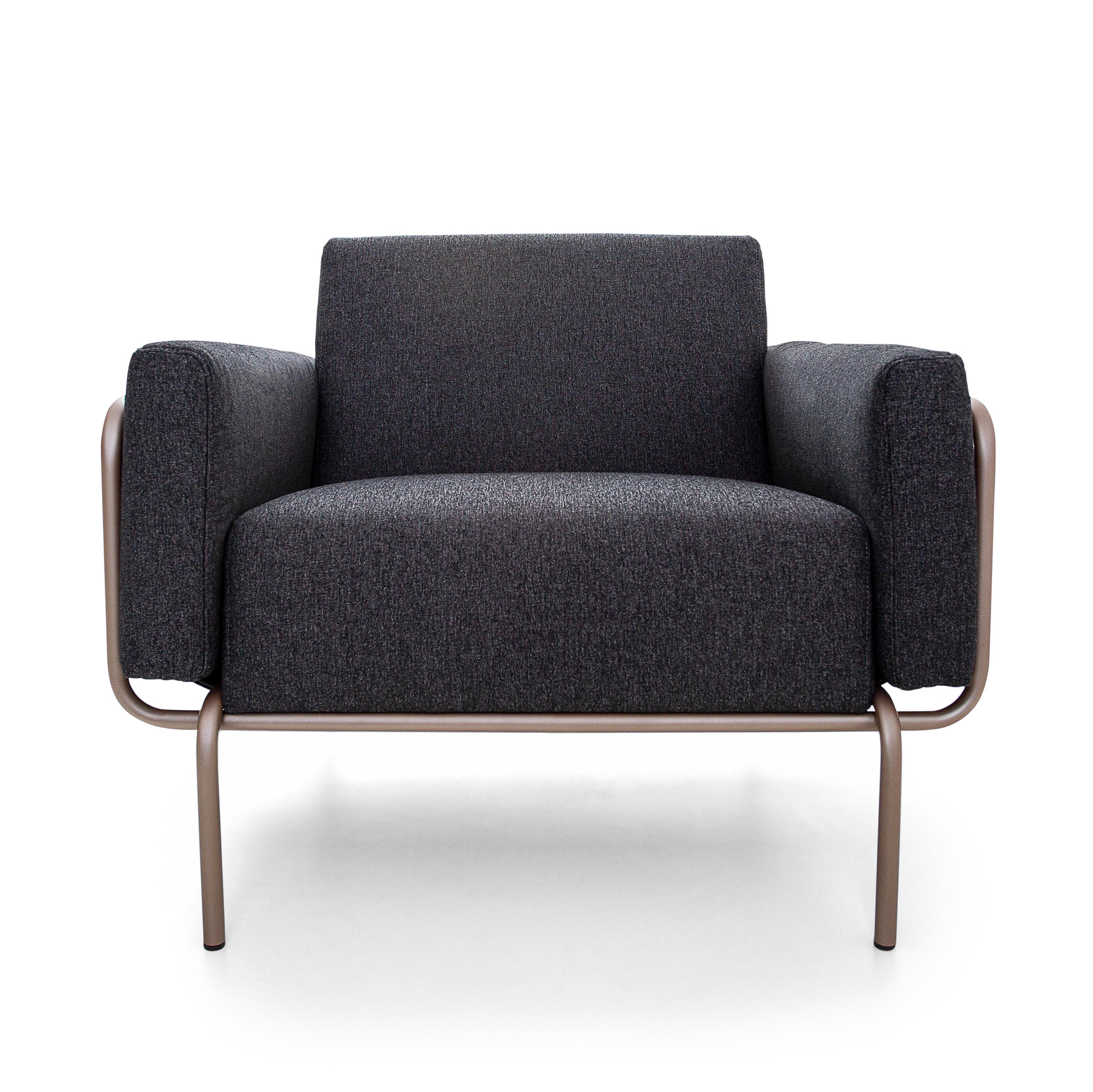 Das Uultis Design-Team hat diesen schönen Trend-Sessel entworfen, der mit einem schönen schwarzen Stoff bezogen ist und ein Gestell aus rosafarbenem Quarzmetall sowie eine schwarze Ledertasche aufweist. Dieser Sessel im zeitgenössischen Stil wurde