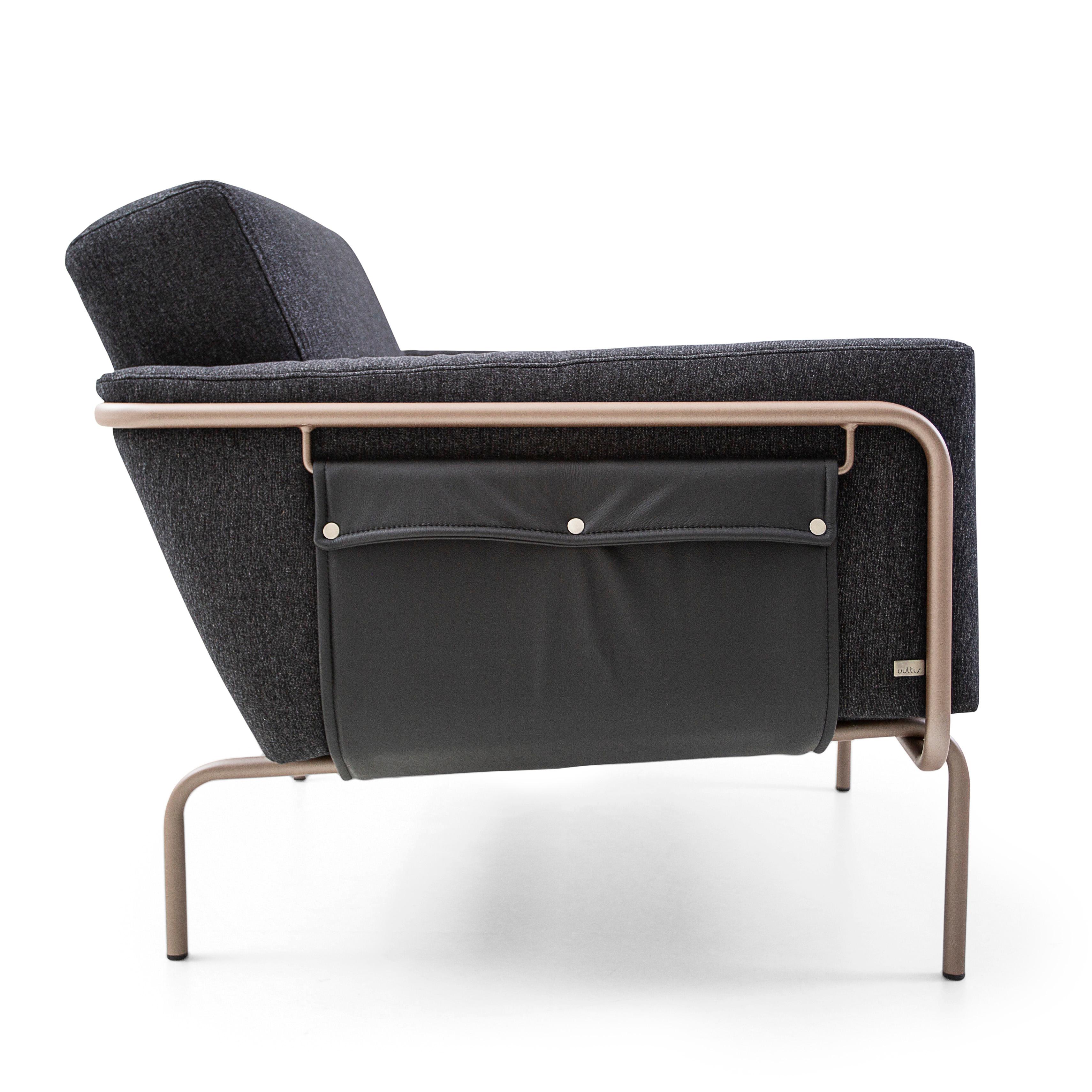 Trend-Sessel mit Metallgestell, schwarzem Stoff und schwarzem Leder (Brasilianisch) im Angebot