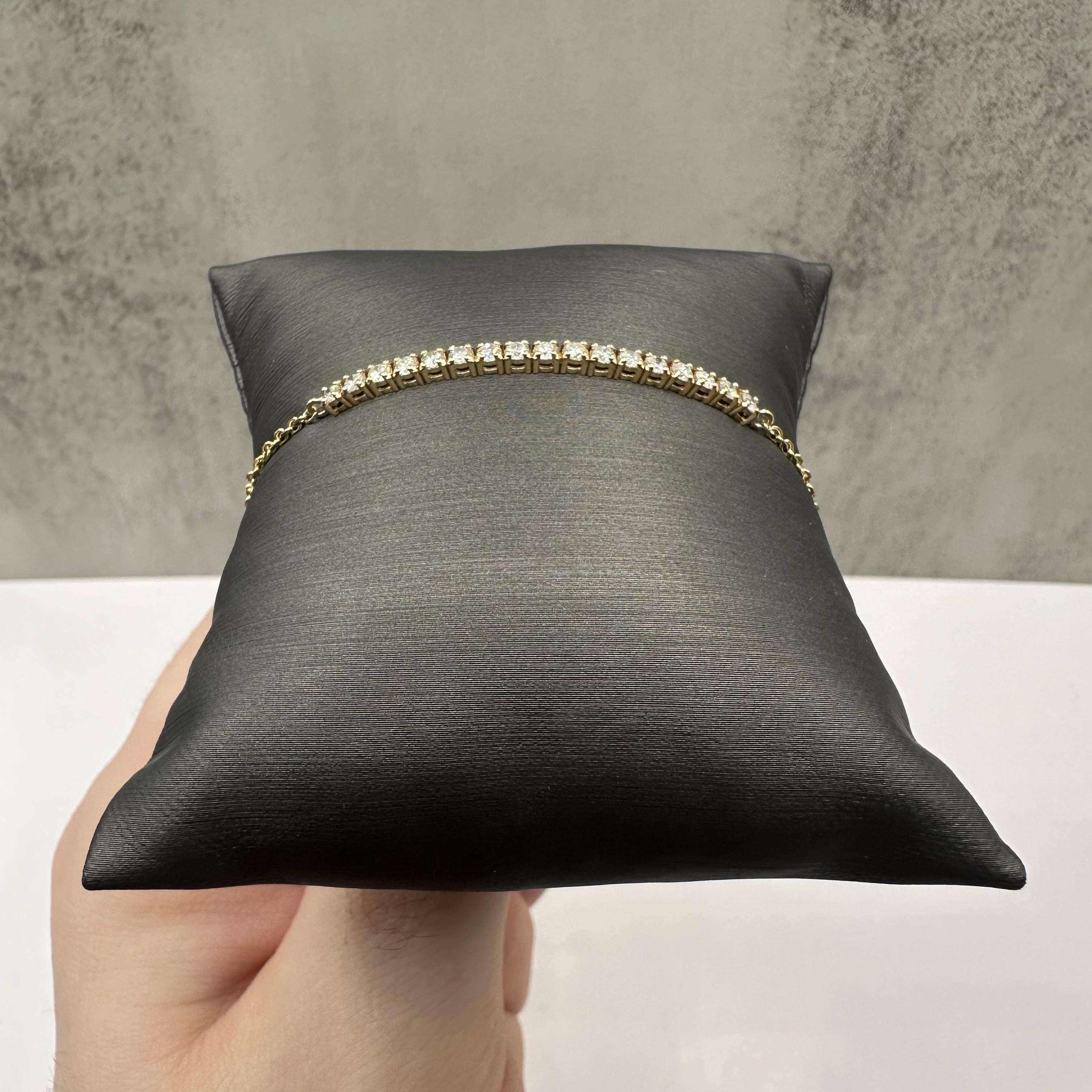 This Trendy Diamond Bracelet in 14kt yellow gold features 0.51ctw of natural GH SI2-I1 eye-clean round diamonds, adding a modern sparkle to your wrist. The 7-inch length fits comfortably on most wrist sizes, and the 2.3-gram weight makes it