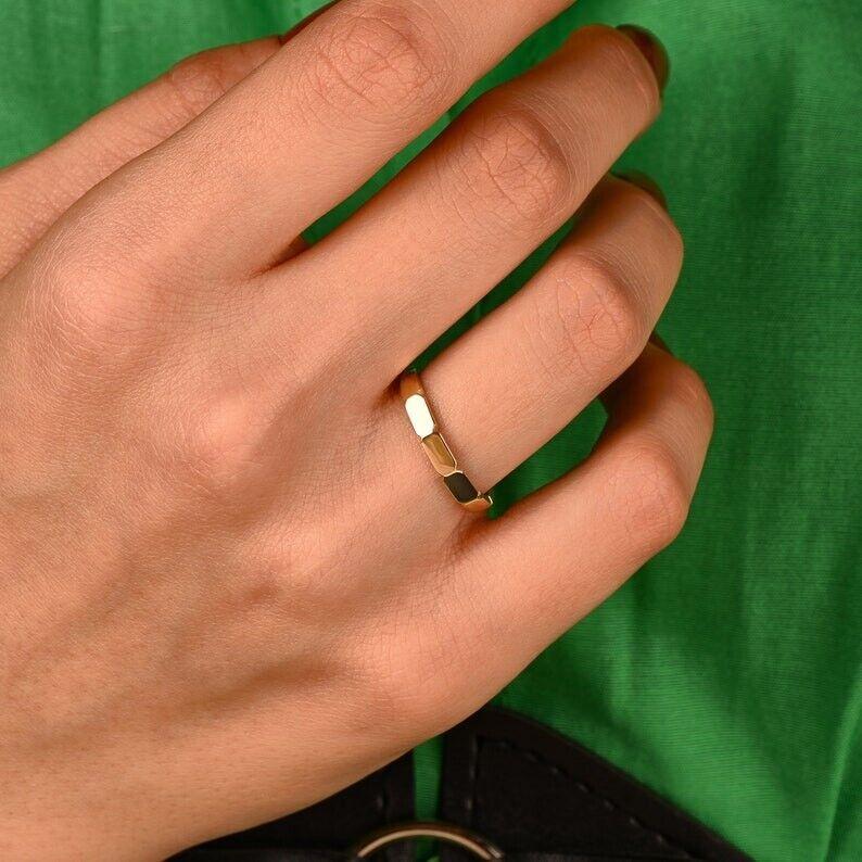 Art Deco Trendy Rectangular Wedding Ring for Women 14K Solid Gold Molding Ring For Sale