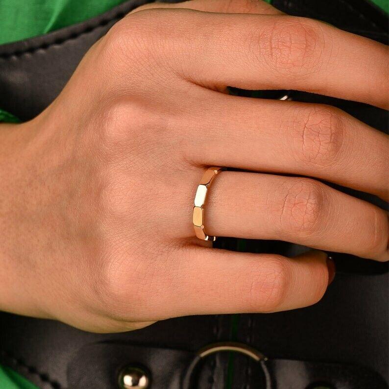 Trendy Rectangular Wedding Ring for Women 14K Solid Gold Molding Ring For Sale 1