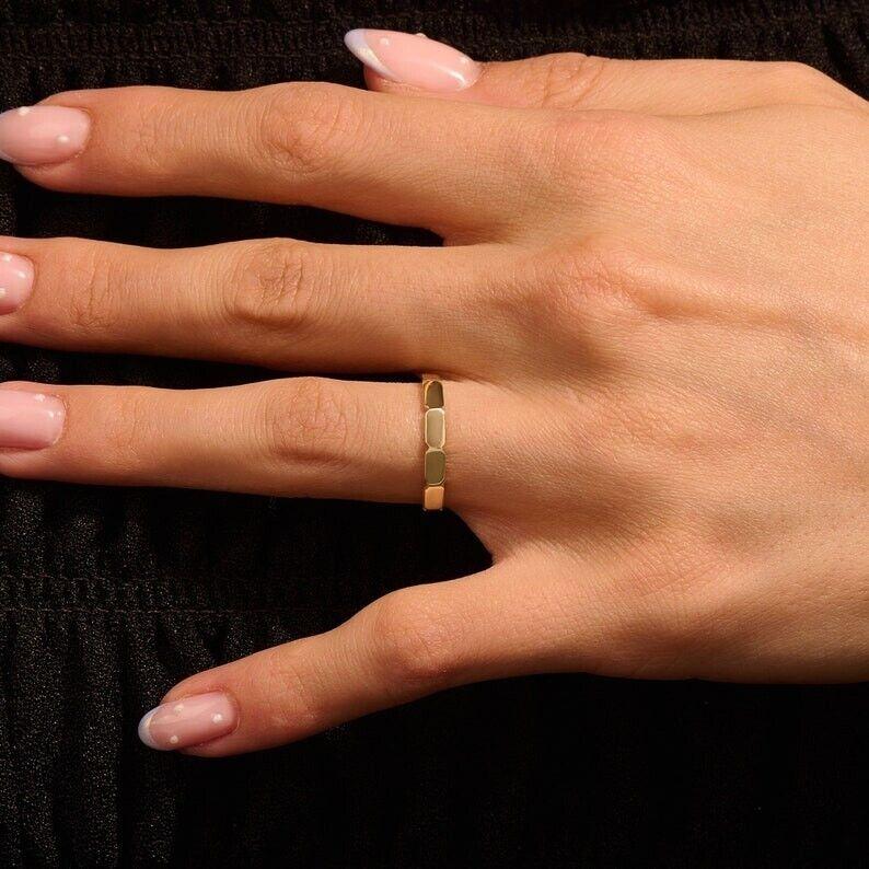 Trendy Rectangular Wedding Ring for Women 14K Solid Gold Molding Ring For Sale 3