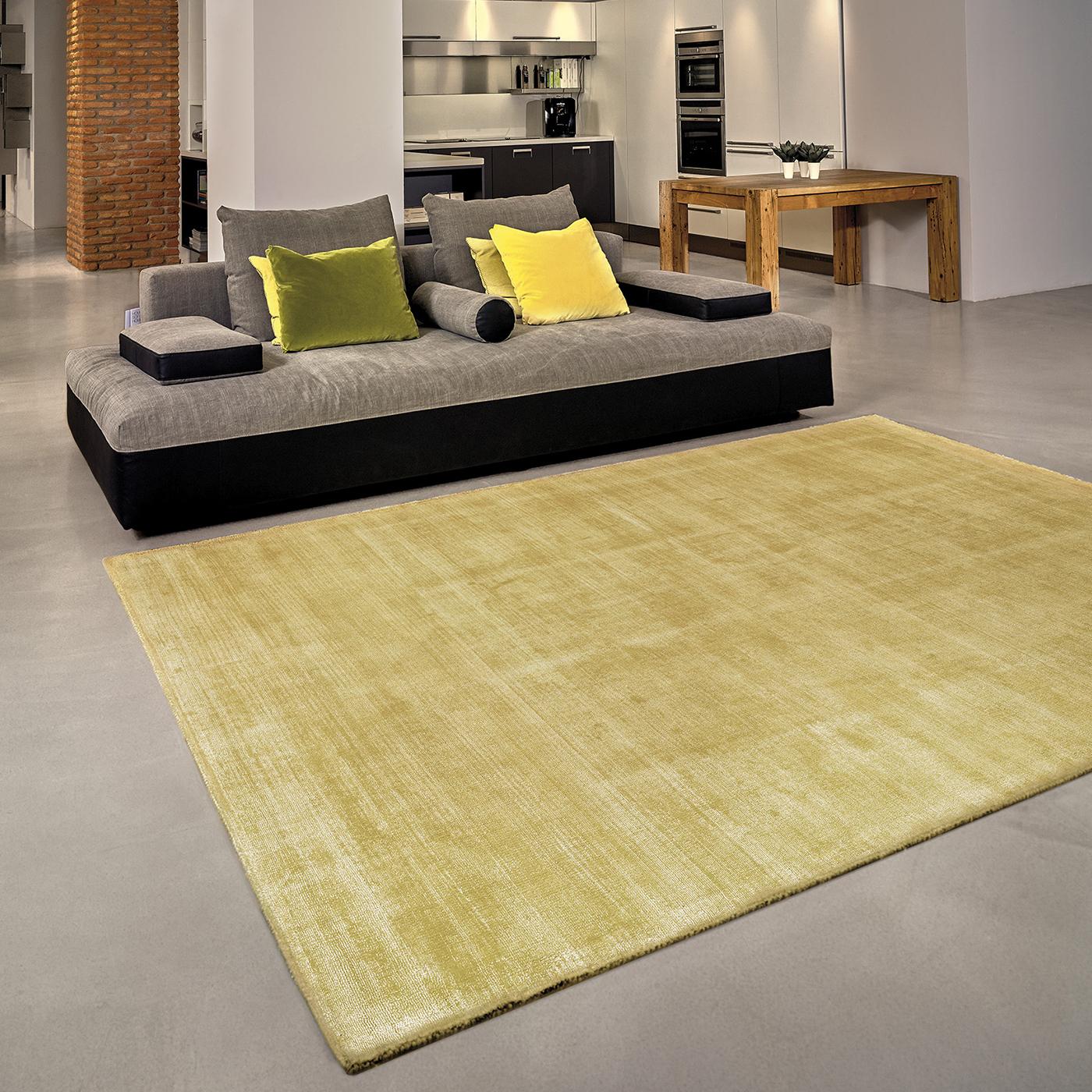 Eclectic, bold and bright, the Trendy Shiny 70 V is the perfect solution if you are looking for a solid-colored rug with a big personality. It takes pride of place in the bedroom, living room or dining area. Its unique texture and lustrous sheen