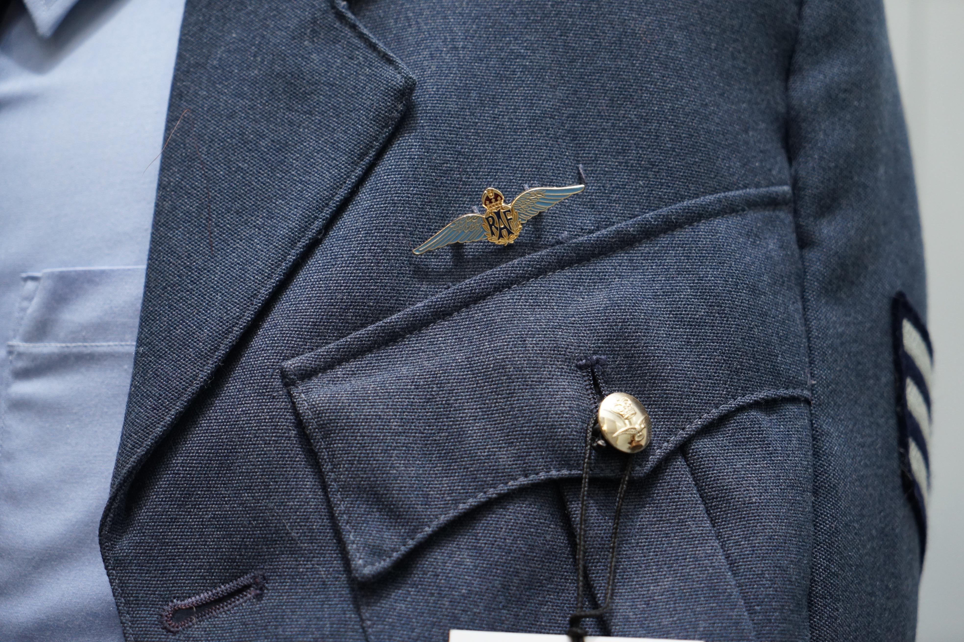 Tren Force Royal Air Force RAF Uniform Sessel, Seltener einzigartiger Fund (Handgefertigt) im Angebot