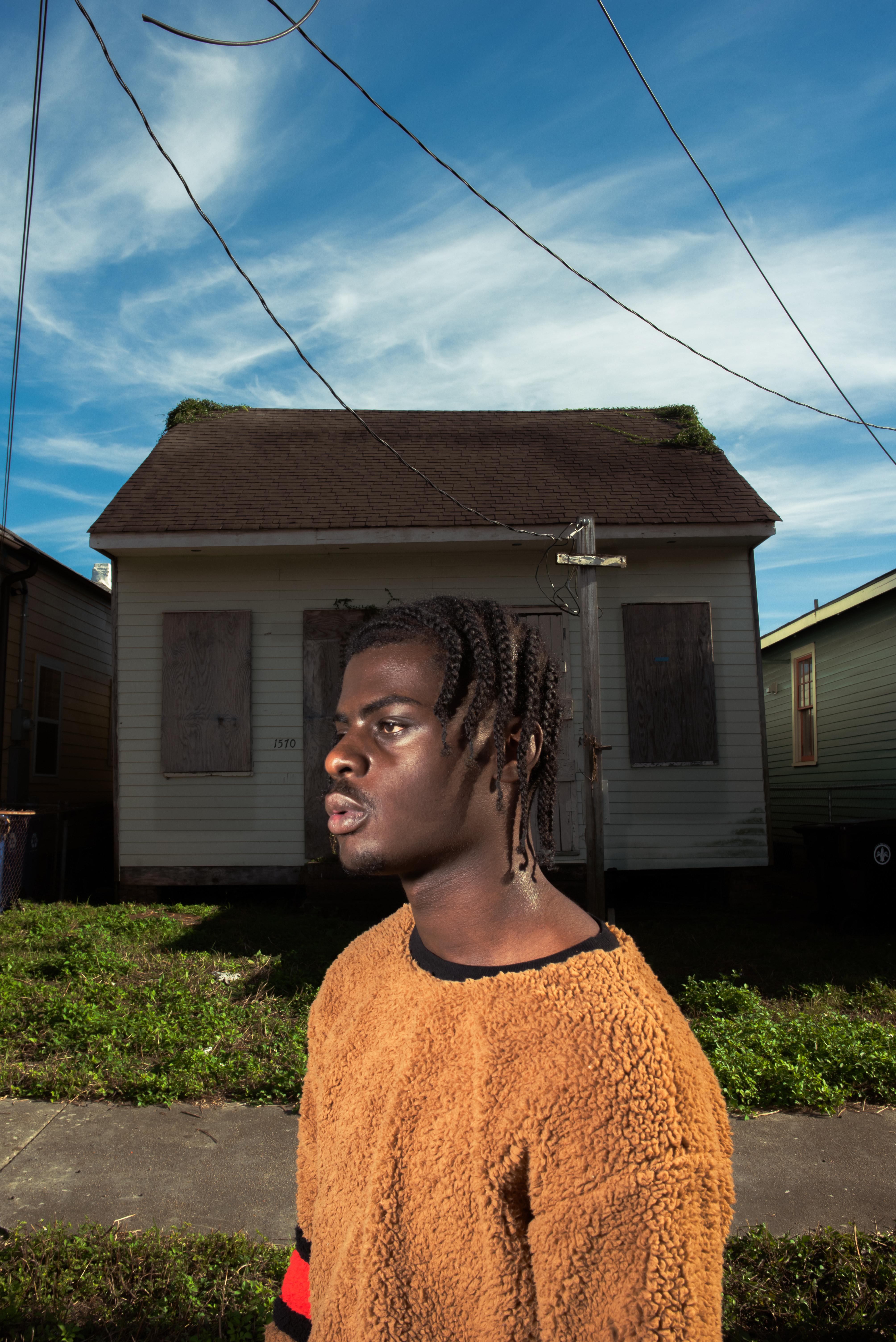 Trenity Thomas Figurative Photograph – Segeltuch