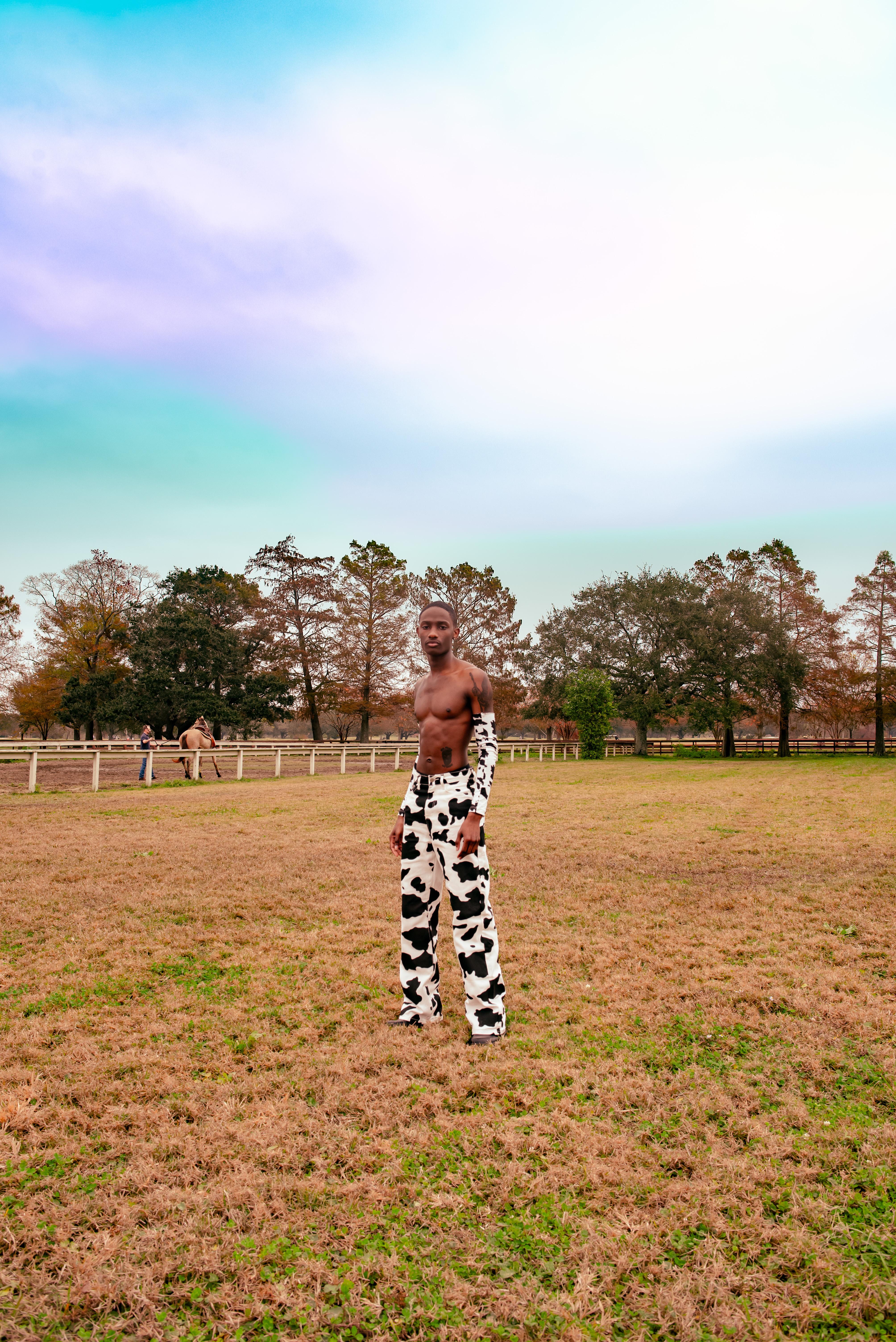 Trenity Thomas Figurative Photograph – Cowboystance