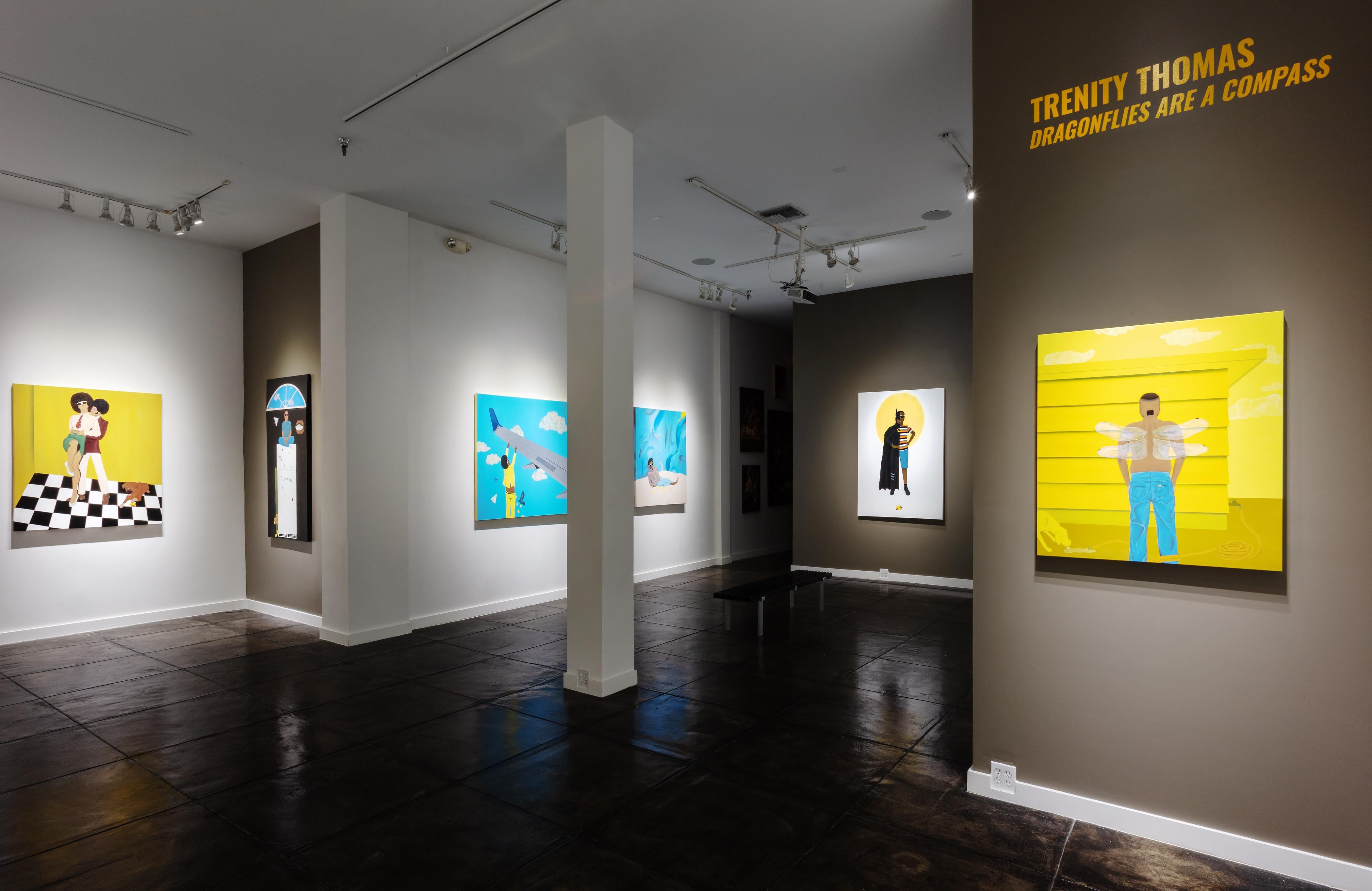 An He est-il une fée ? Non, An He est une libellule - Jaune Figurative Photograph par Trenity Thomas