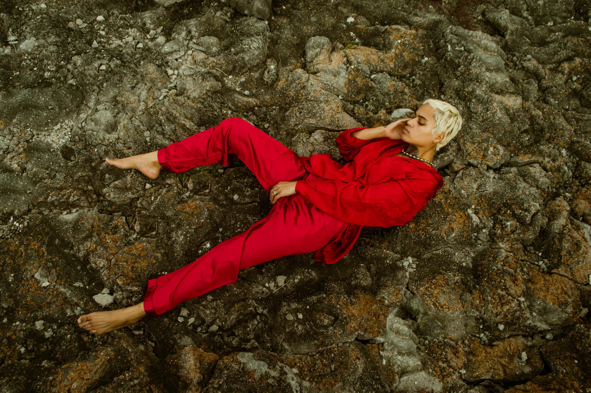 Figurative Photograph de Trenity Thomas - Resentimiento