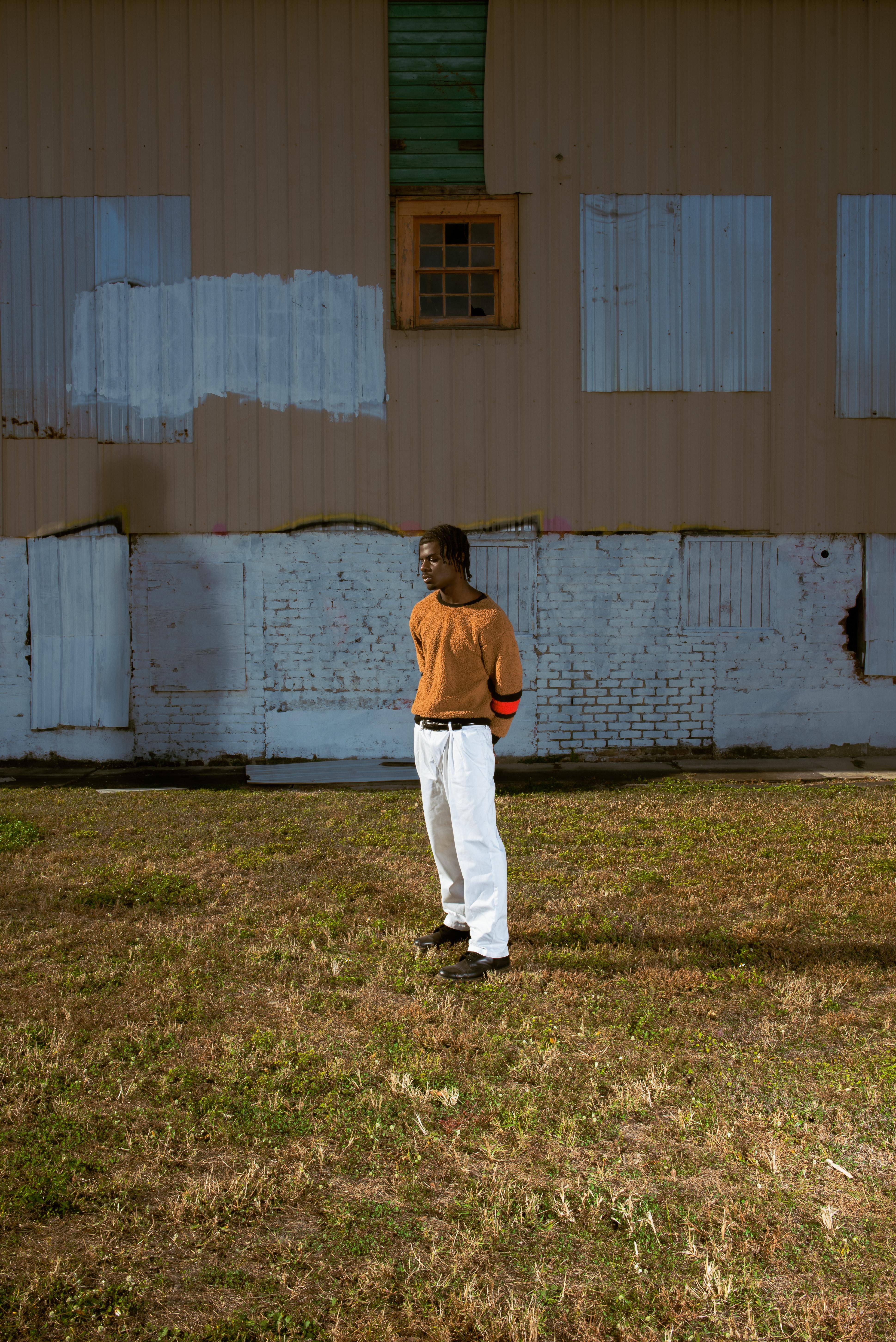Figurative Photograph de Trenity Thomas - Reloj de sol