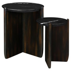 Mesa auxiliar Trento: 2 mesas unidas con base triangular de madera y tablero de mármol