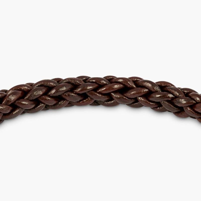 Click Trenza Bracelet in Italian Brown Leather with Black Rhodium Plated Sterling Silver, Size L

Brown-coloured Italian leather strands are delicately woven together to create a textural braid and finished in a black rhodium plated sterling silver