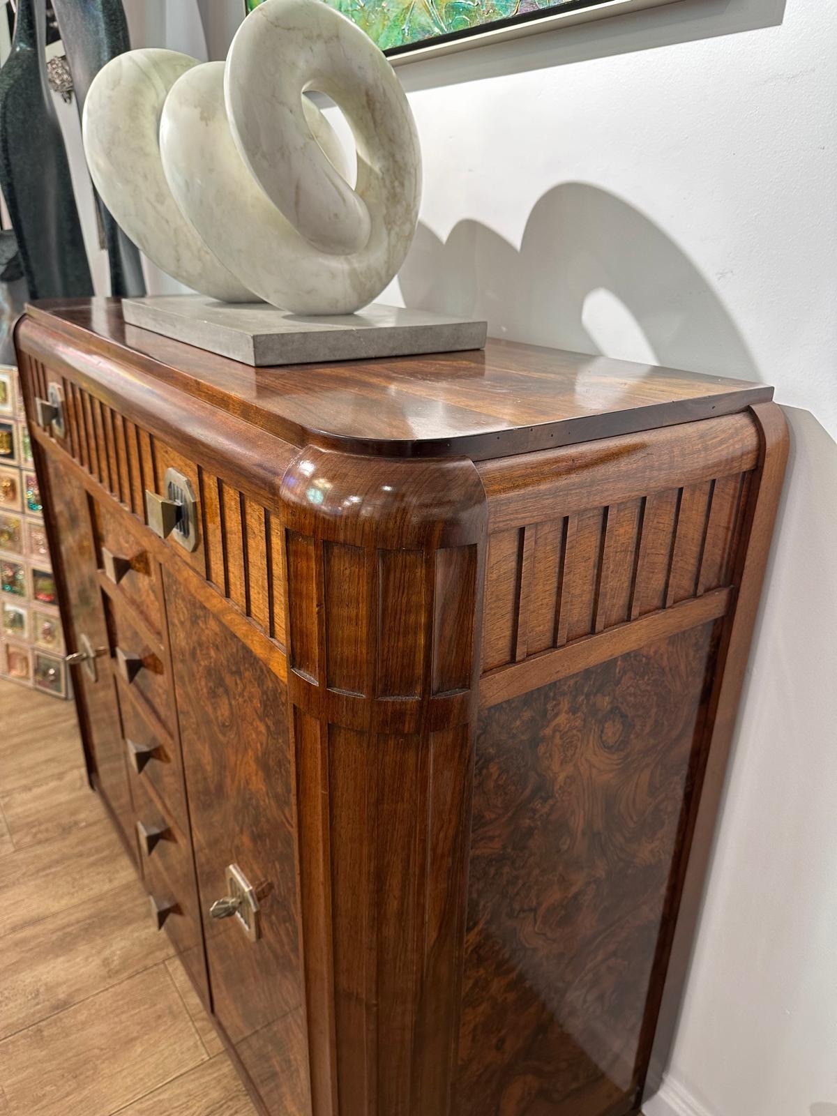 French Très beau buffet Art-Déco en acajou et loupe d'amboine For Sale