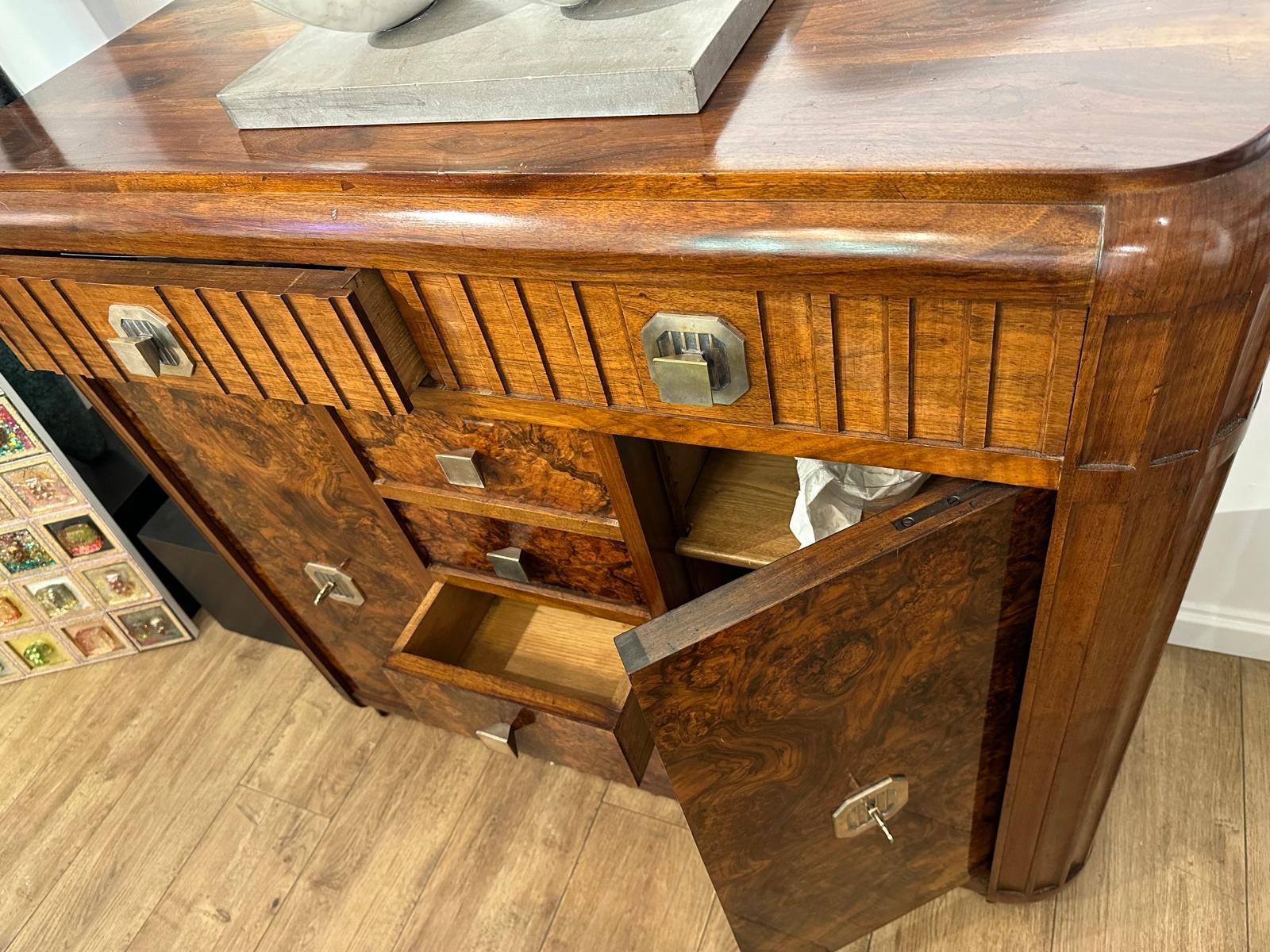 Veneer Très beau buffet Art-Déco en acajou et loupe d'amboine For Sale