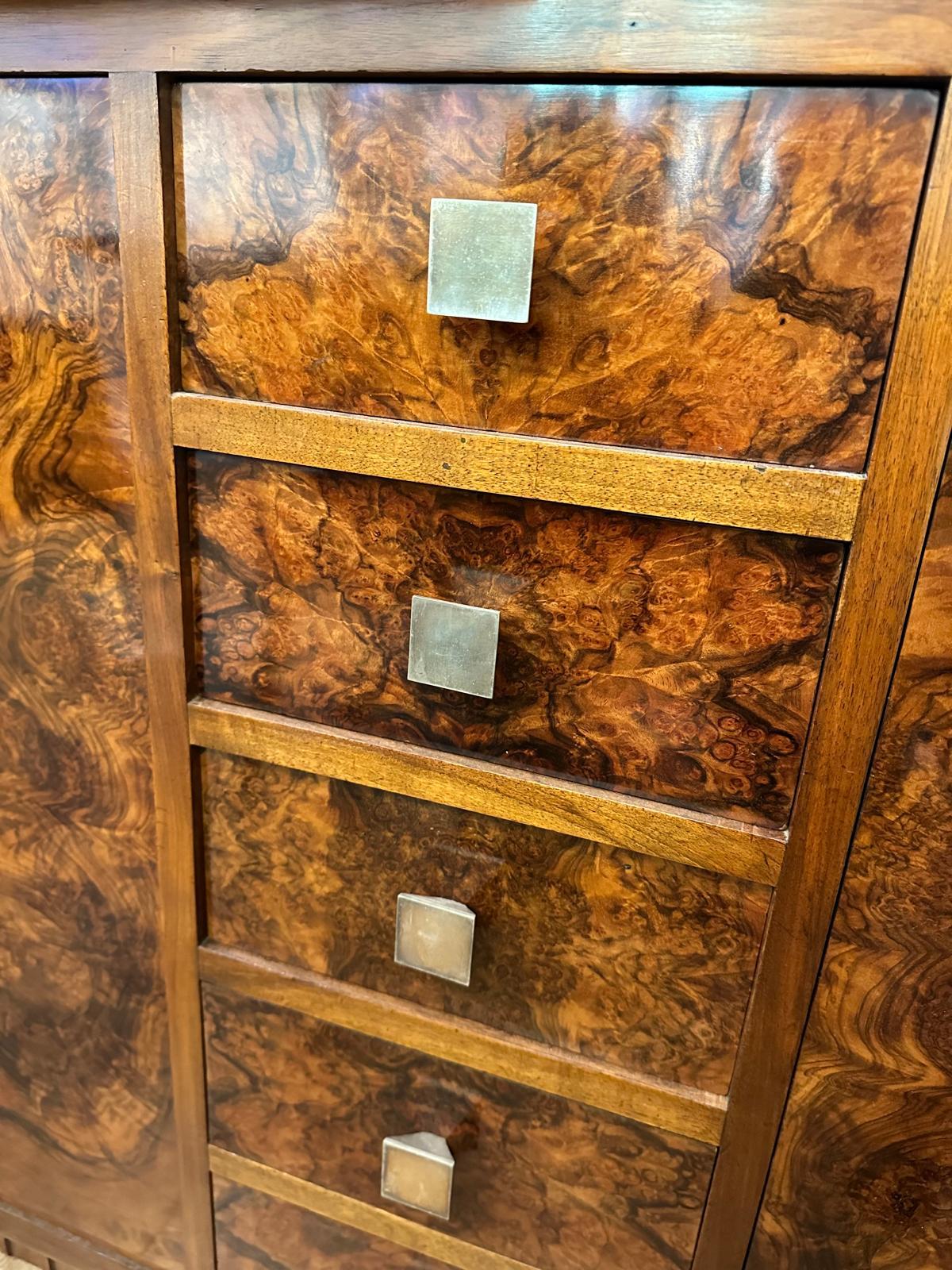 Très beau buffet Art-Déco en acajou et loupe d'amboine In Excellent Condition For Sale In CANNES, FR