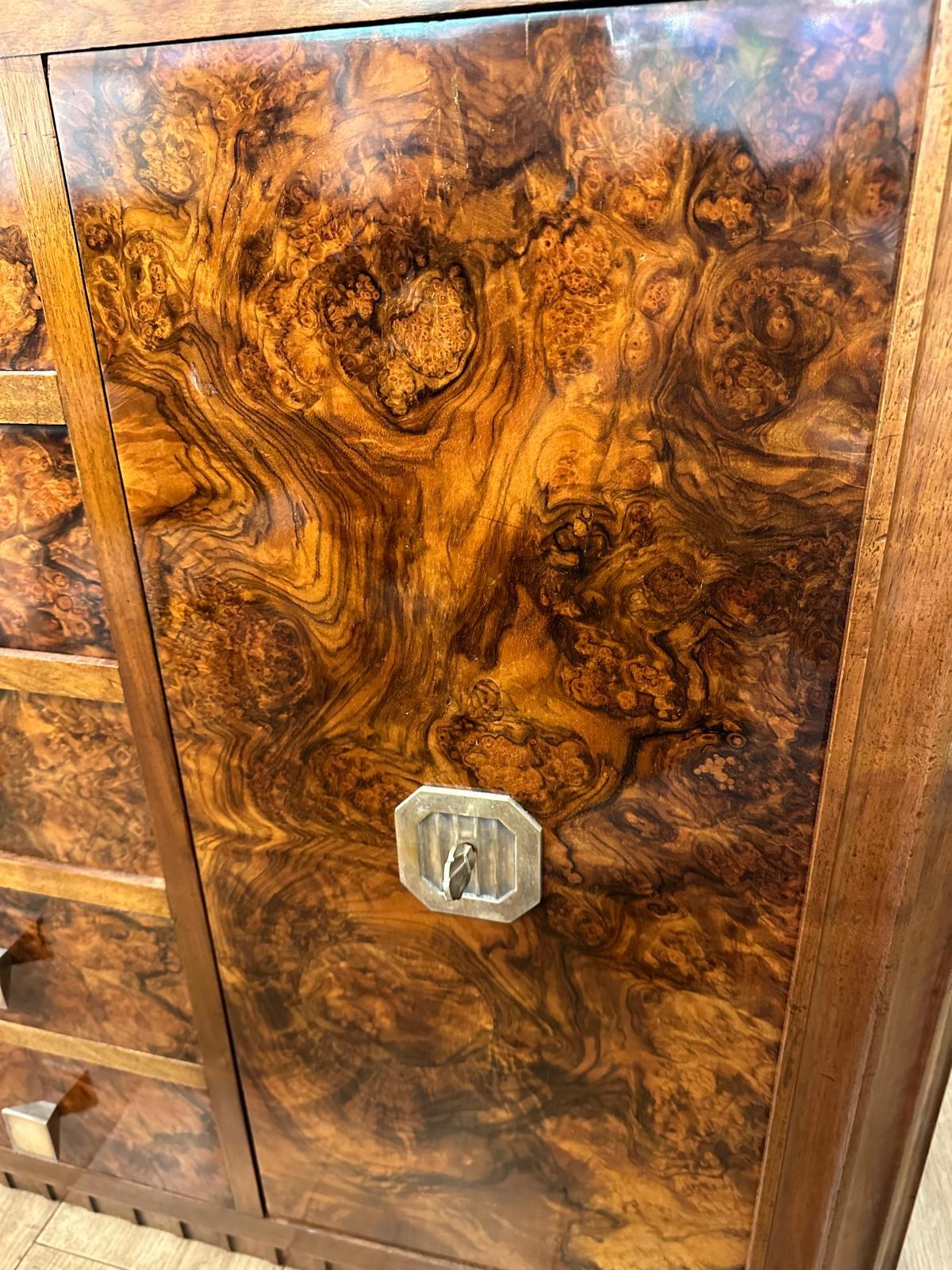 Mid-20th Century Très beau buffet Art-Déco en acajou et loupe d'amboine For Sale