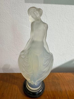 Très belle et rare Statuette "Femme drapée" en verre opalescent signée "Etling"