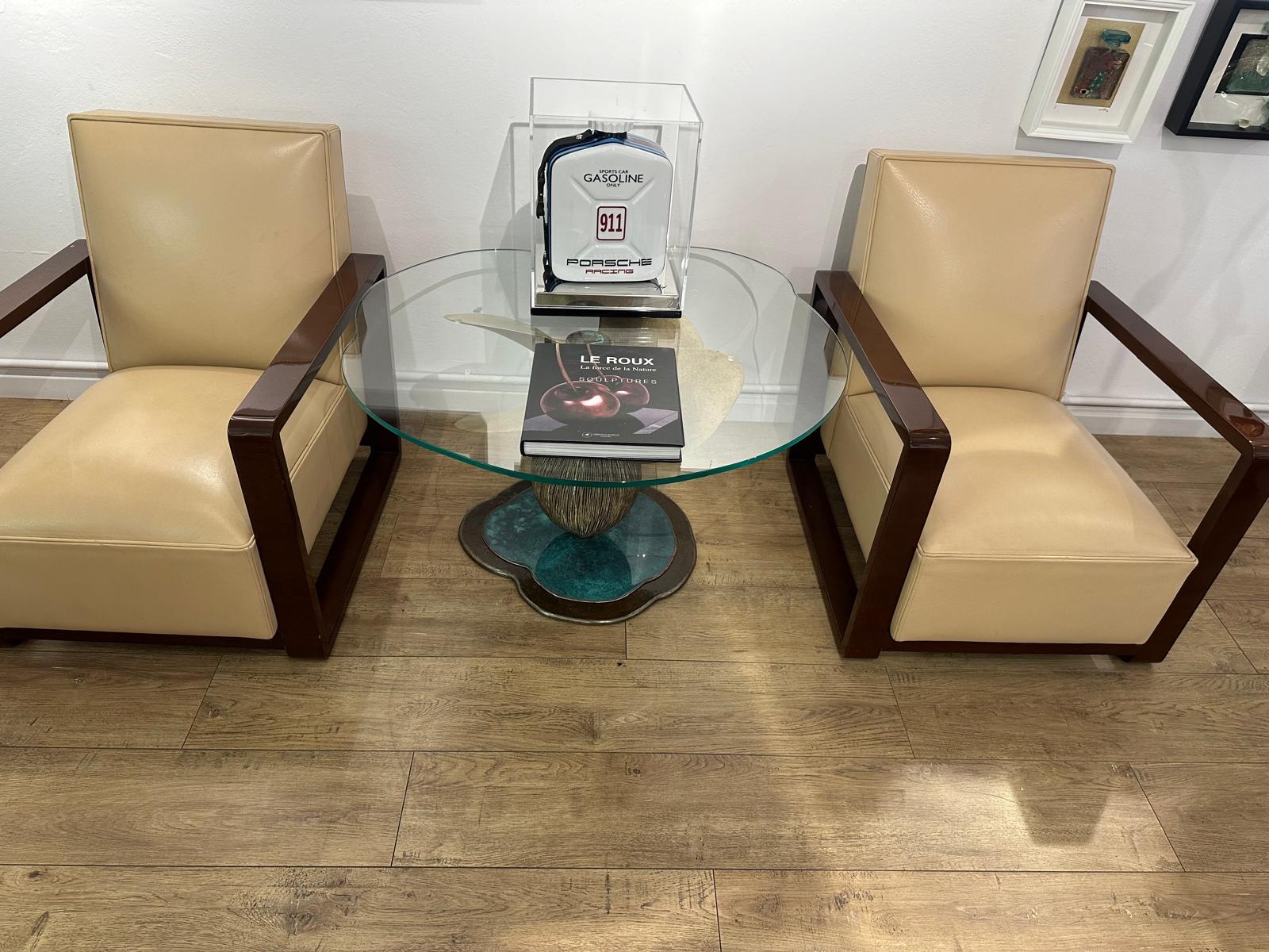 Très belle paire de Fauteuils en palissandre et très beau cuir beige de style Art-Déco
Très belle assise