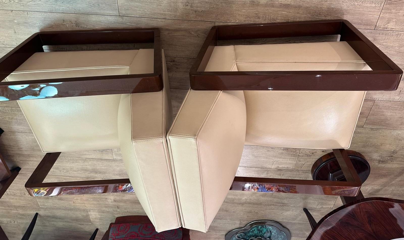 French Très belle paire de Fauteuils en palissandre et cuir For Sale