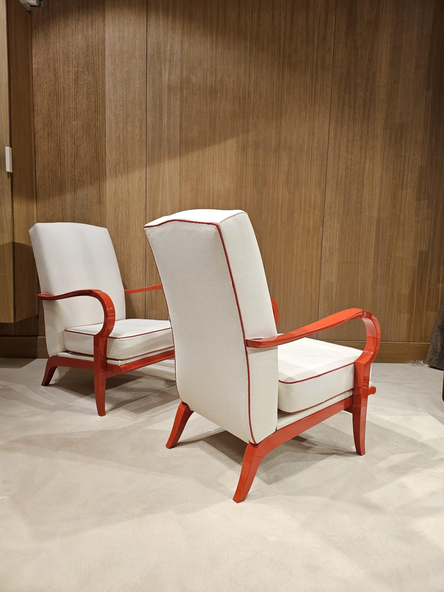 Très jolie paire de fauteuils des années 30 laquée rouge orangé 