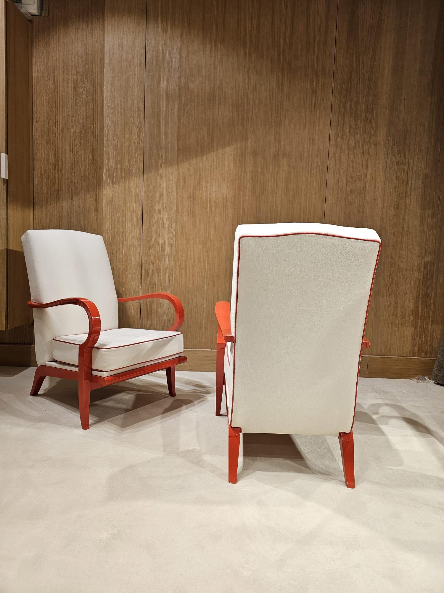 French très belle paire de fauteuils laquée rouge orangée