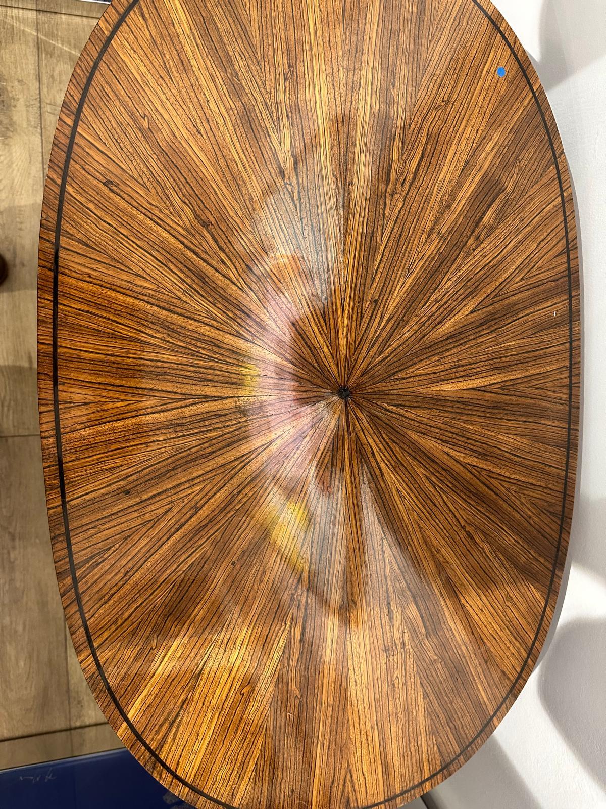 Art Deco Très belle table à thé Art-Déco en placage de zébra - Maurice Dufrêne For Sale