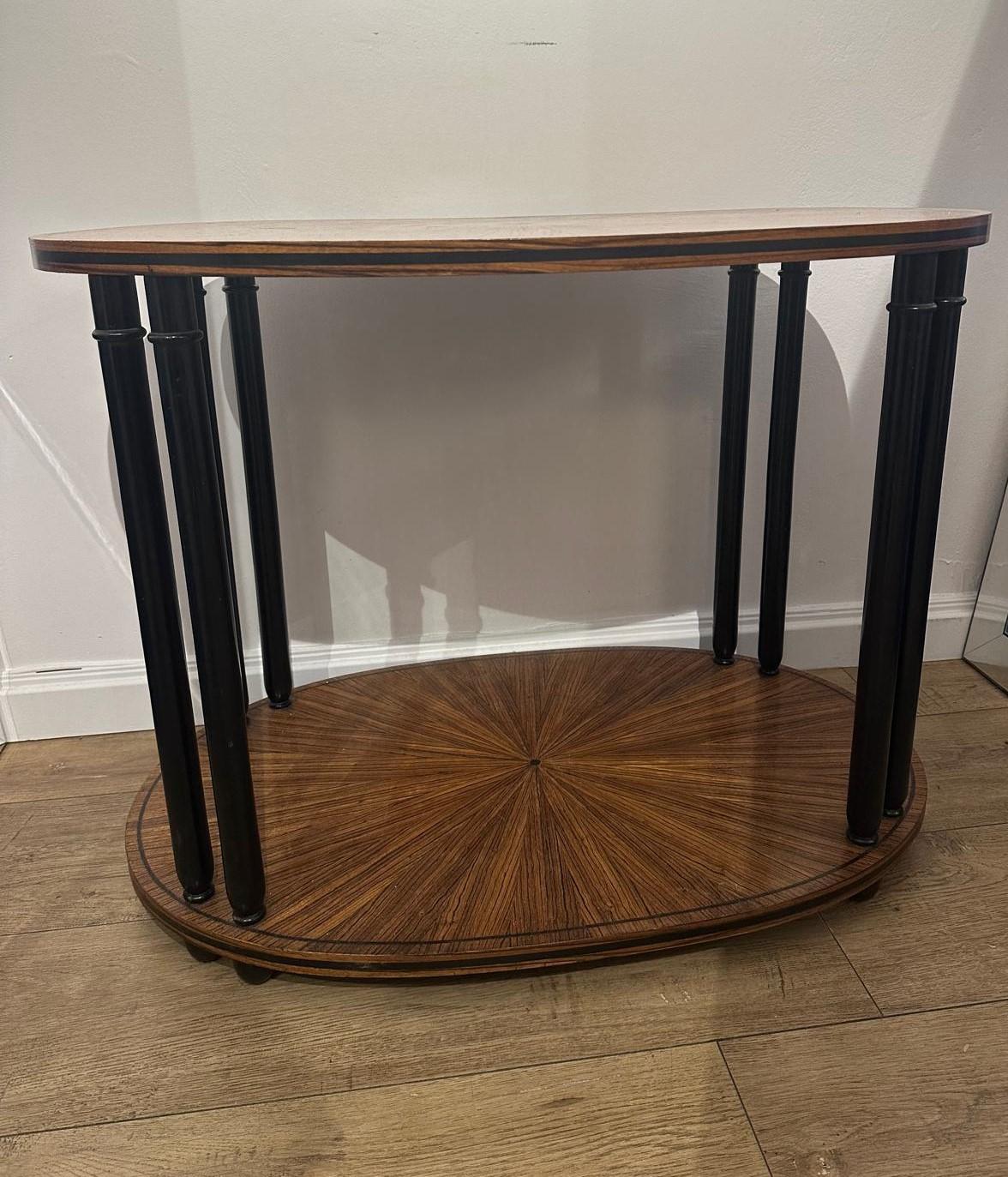 French Très belle table à thé Art-Déco en placage de zébra - Maurice Dufrêne For Sale