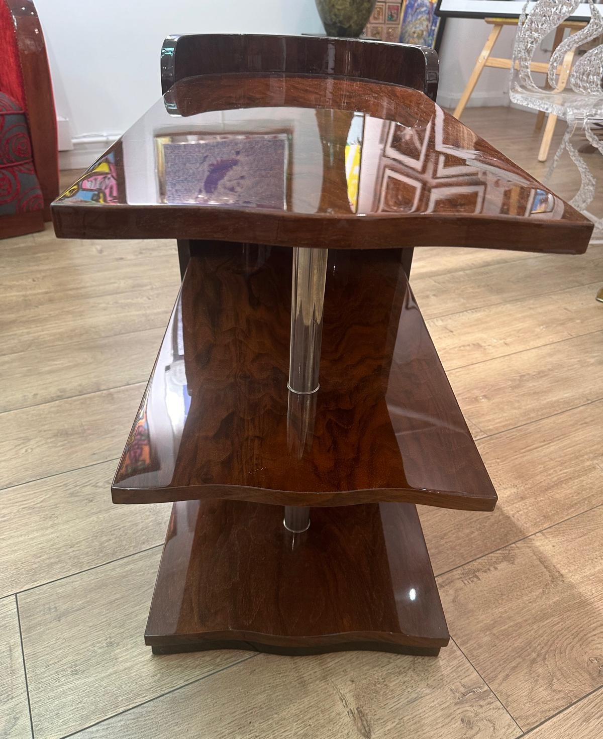 Français Très belle table d'appoint / bout de canapé en palissandre en vente