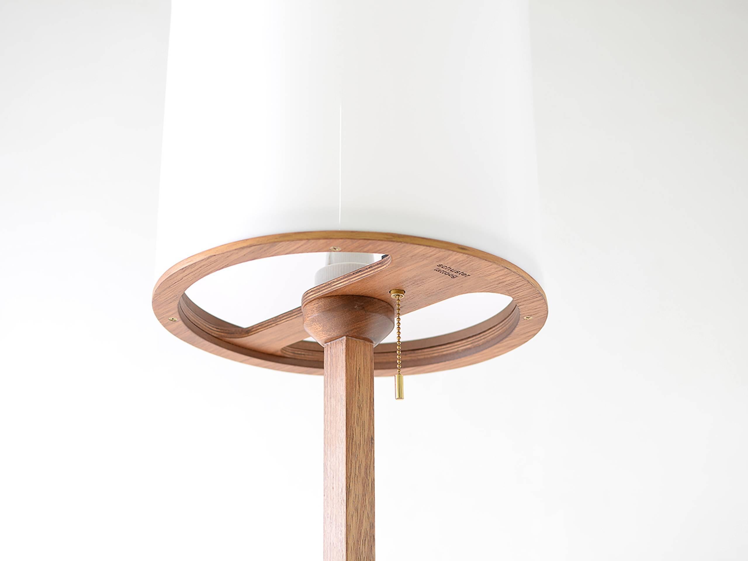 Três Brazilian Contemporary Wood Side Table and Floor Lamp by Lattoog In New Condition In Sao Paolo, BR