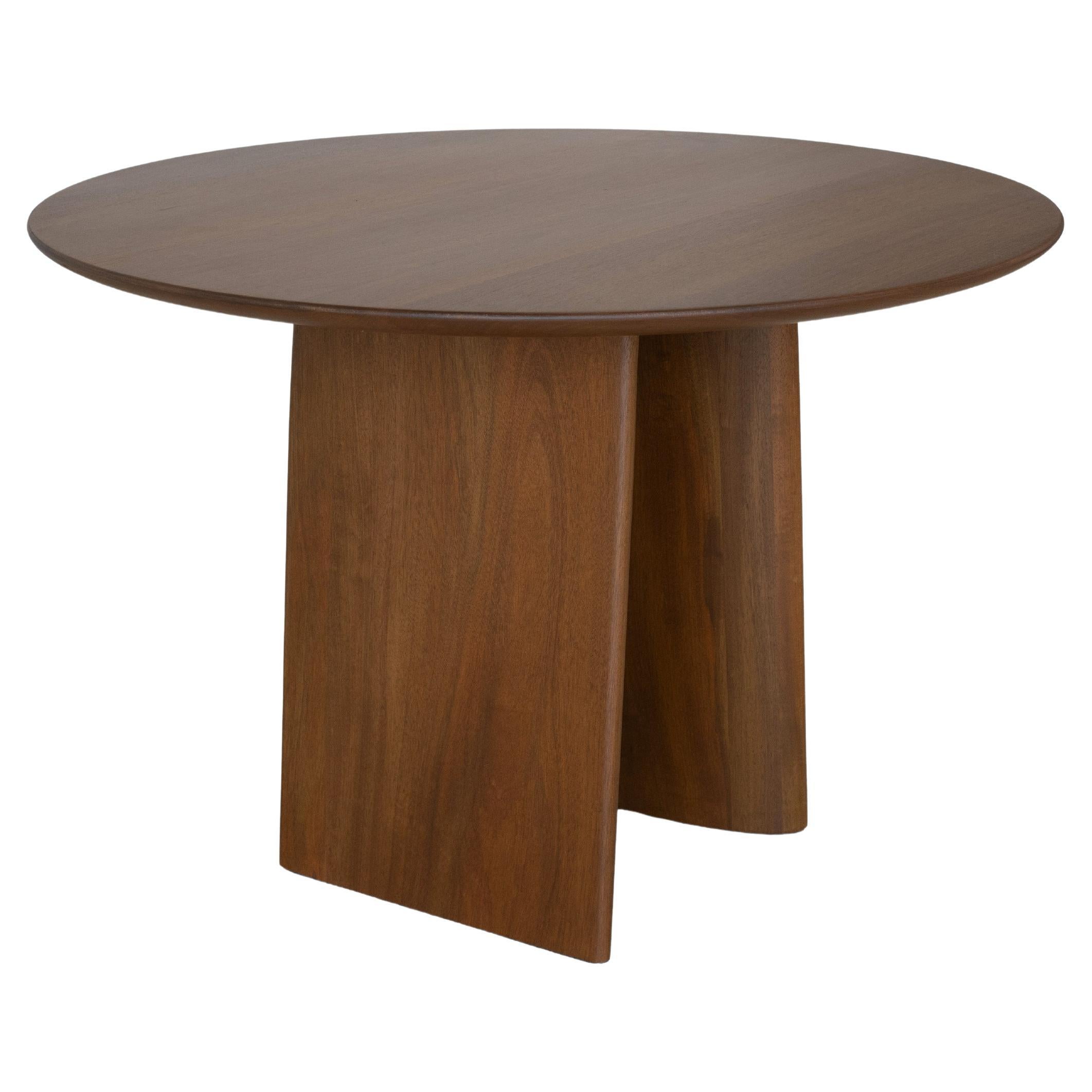 Table à manger "Três", en bois massif de Jequitibá en vente