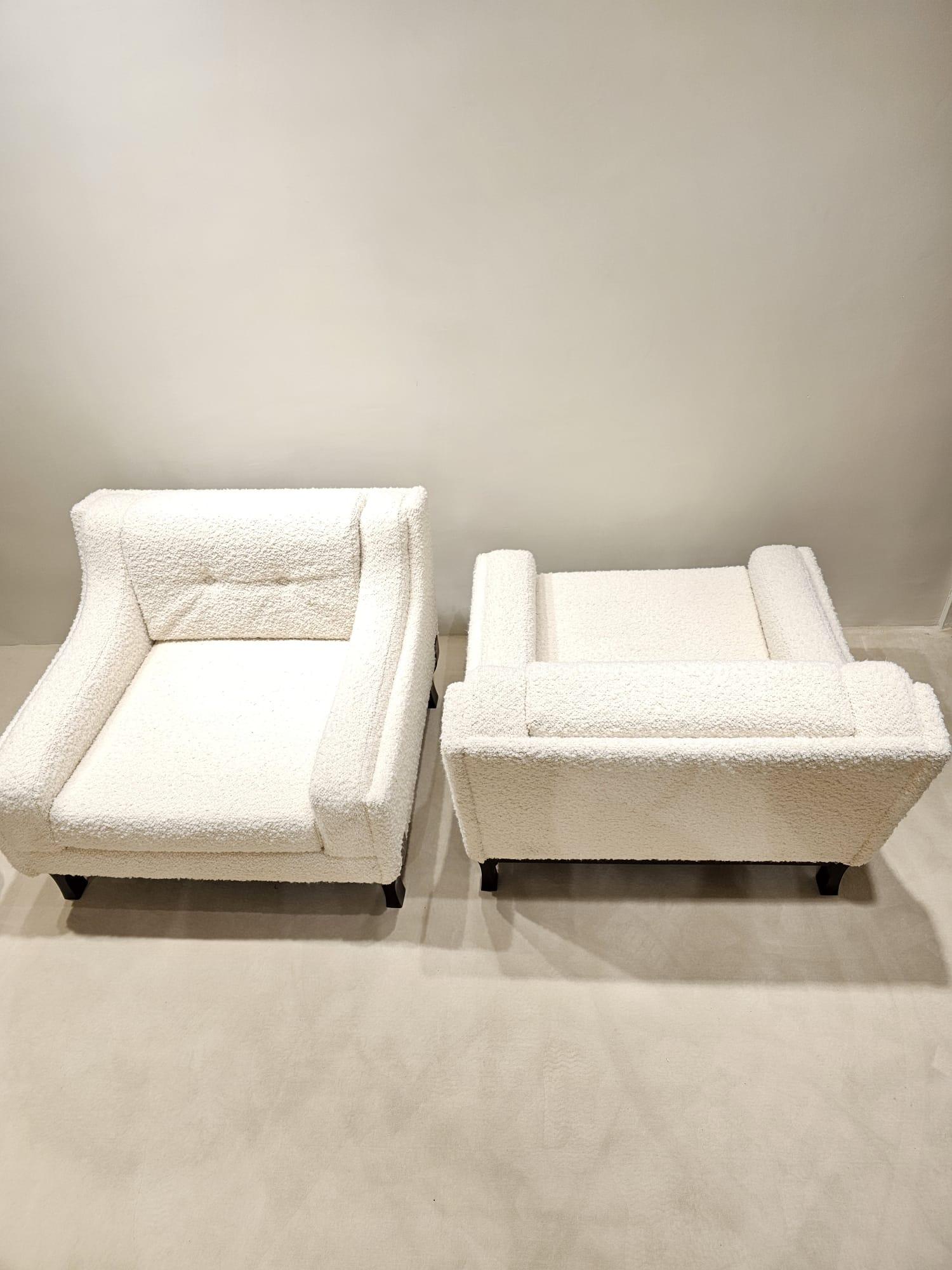 Joinery Très élégante paire de fauteuils italiens  For Sale