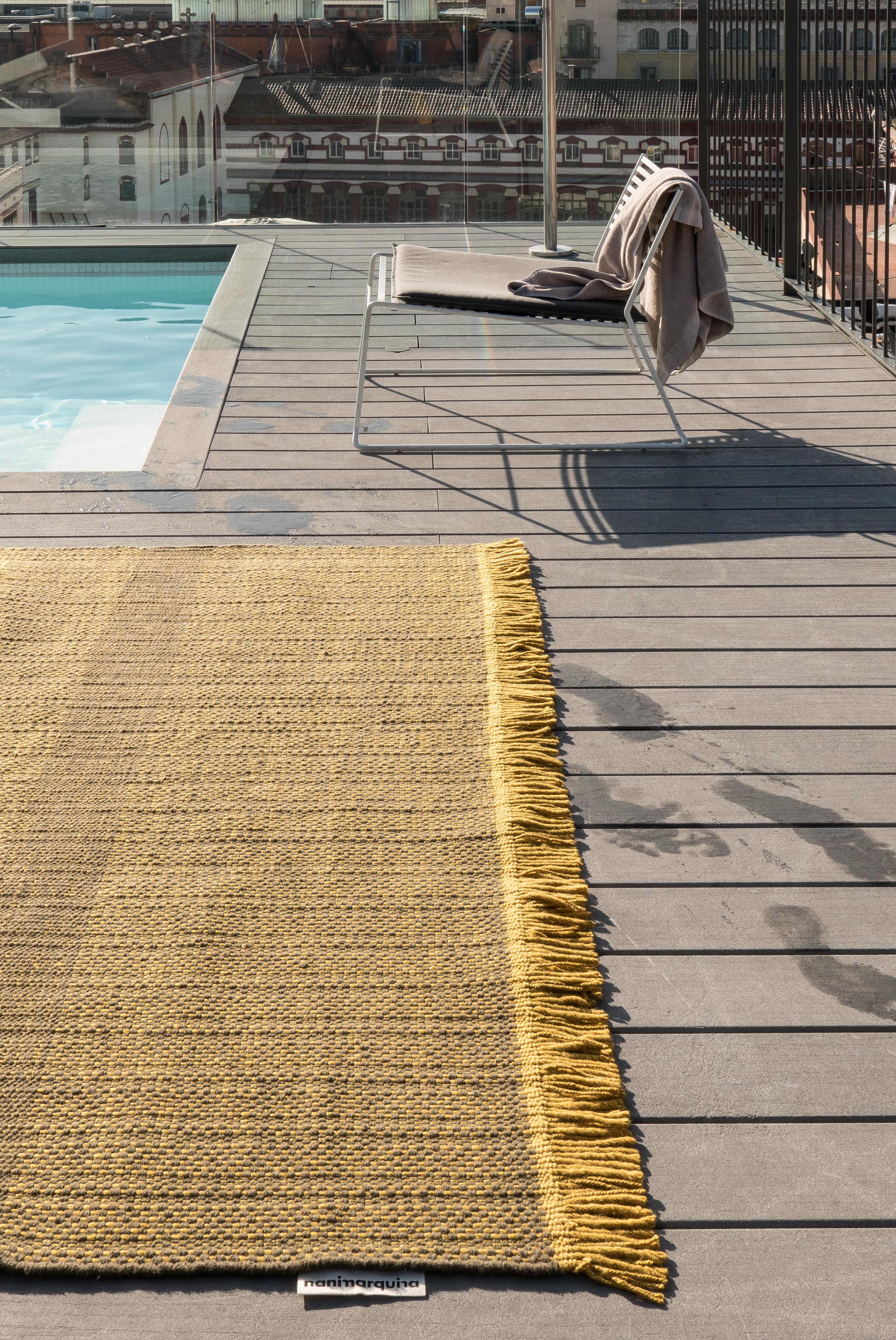 Tres Outdoor Rug in Mustard by Nani Marquina, Small For Sale 2