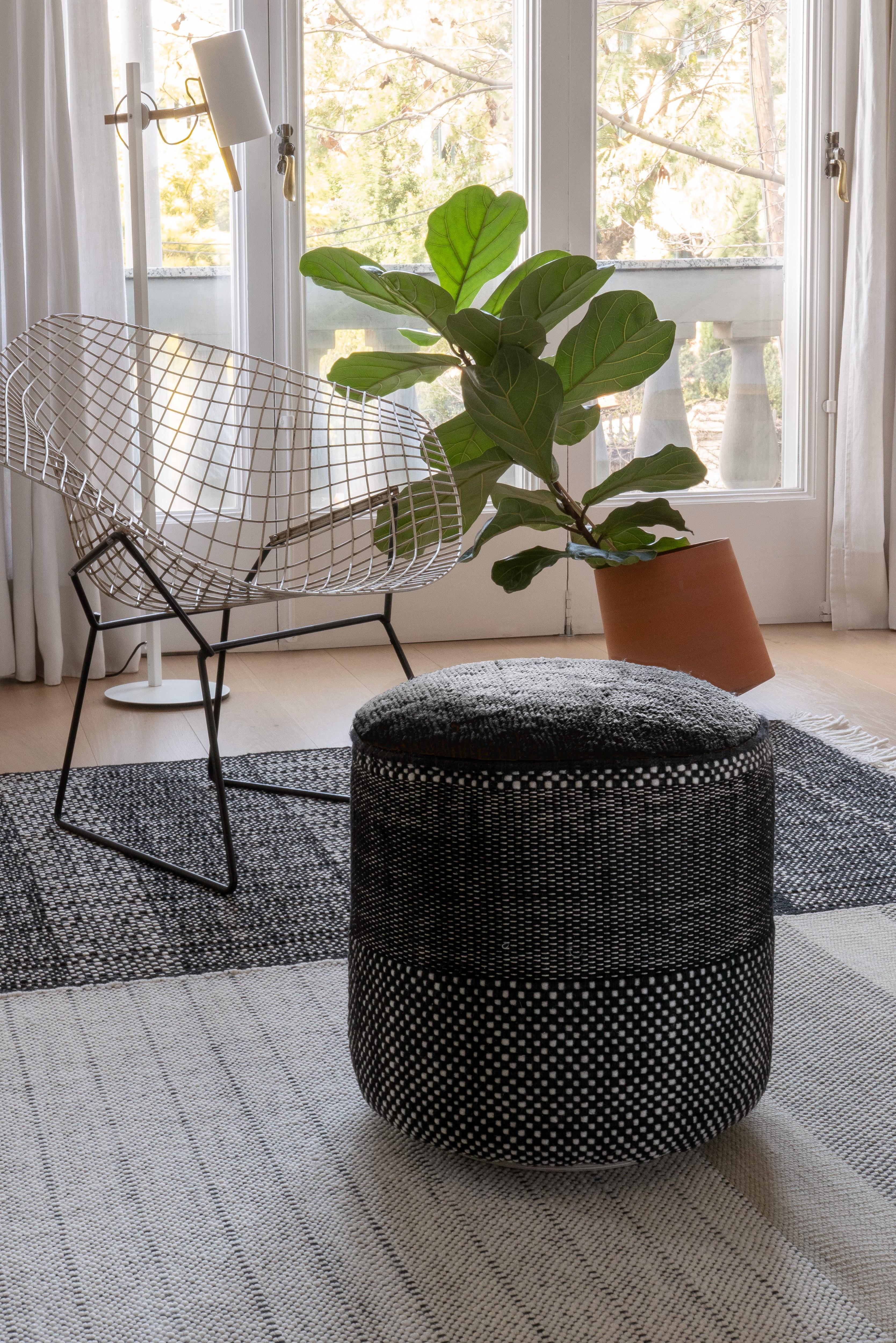 The collections Tres and Persian Colors come together to create a very special pouf, a lightweight cylindrical accessory, manageable and adaptable to any space, presented in Black. The combination Tres + Persian Colors impact the senses in a very