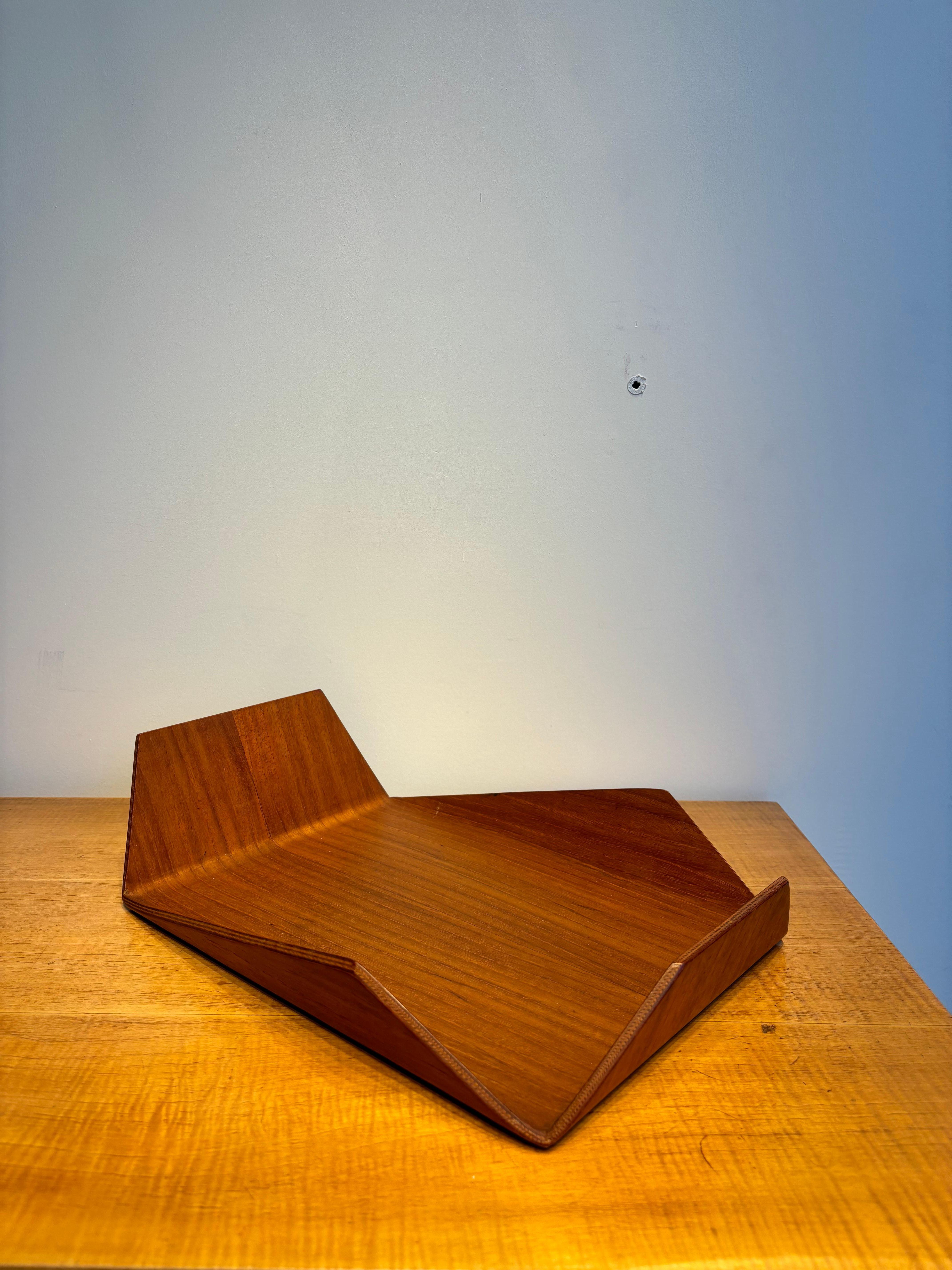 Sehr seltenes Tablett des Fotografen und Designers André Vigneau für die Galerie Steph Simon aus dem Jahr 1957. 
