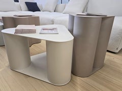 Tres Indoor Side Table with Pearlescent finish from Saba Italia