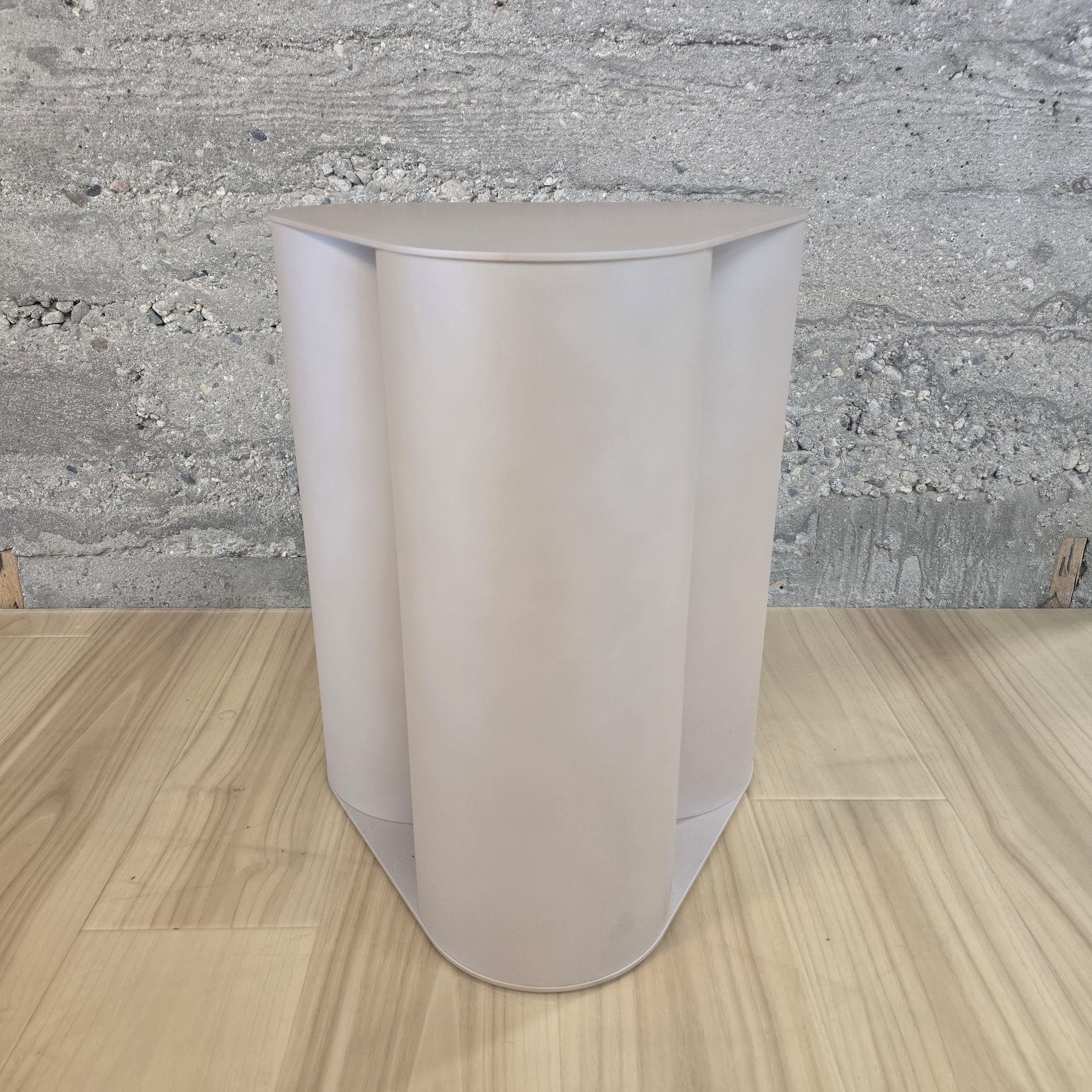 Tres Side Table In Excellent Condition For Sale In Carson, CA
