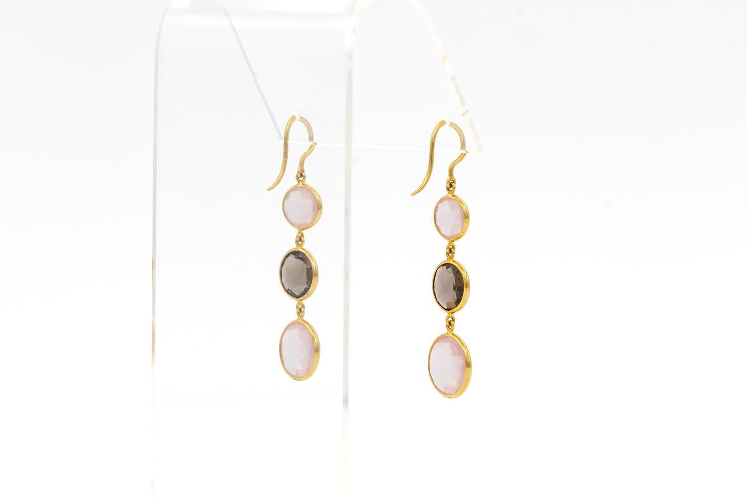 Tresor 18k Yellow Gold Rose & Smokey Cabochon Quartz Dangle Drop Earrings In New Condition For Sale In Tustin, CA