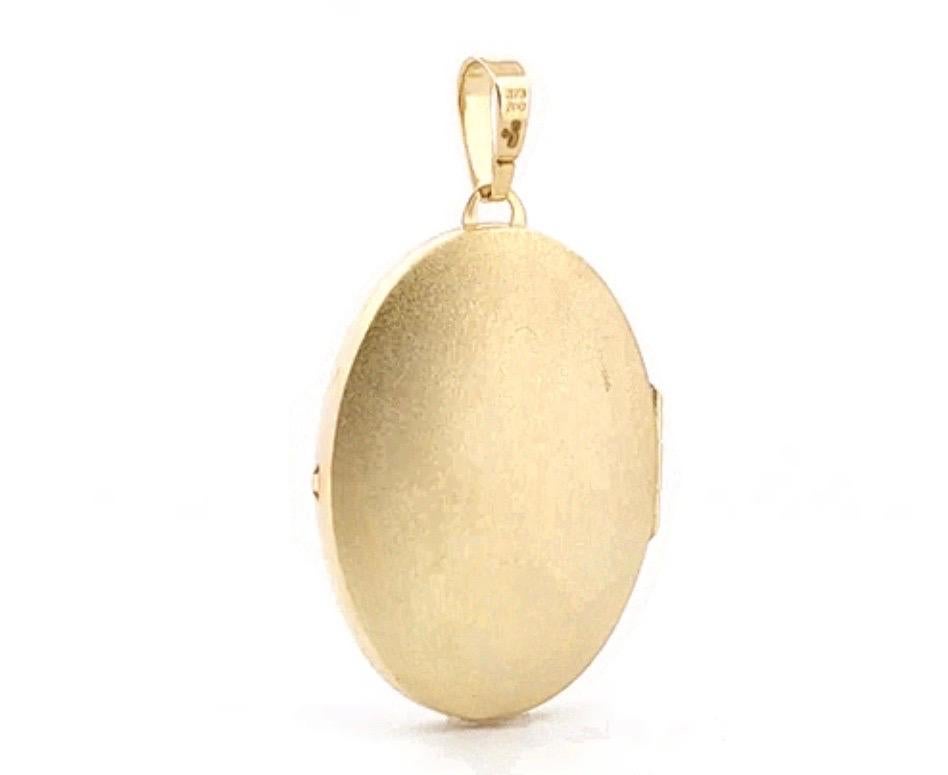 Tresor Paris Floral Design graviert Oval Gold British Hallmark Familie Medaillon im Angebot 5
