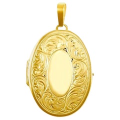 Tresor Paris Floral Design/One Engraved Oval Gold British Hallmark Family Locket (médaillon de famille en or)