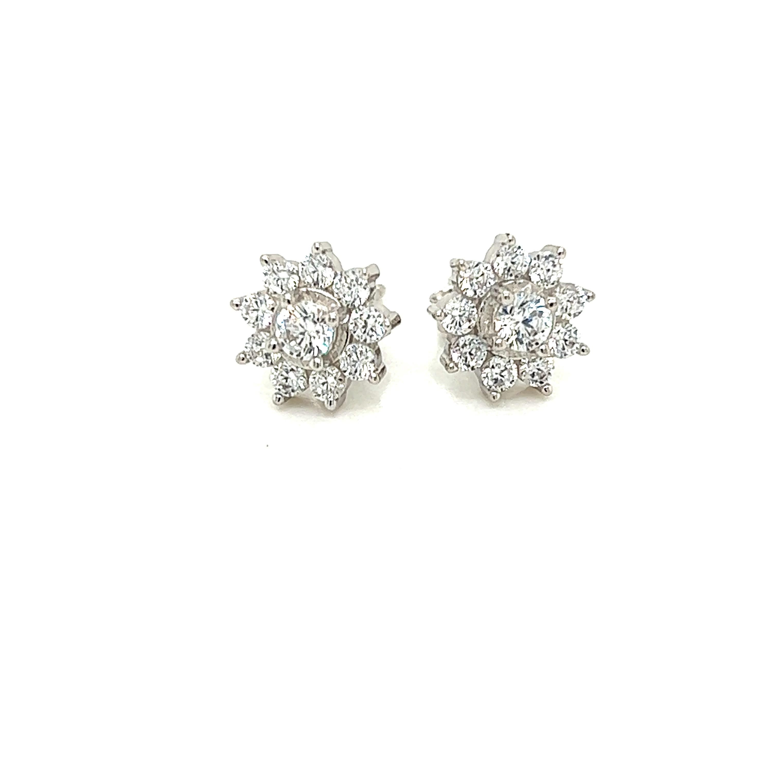 Tresor Paris - Orecchini a cerchio a fiore in argento Sterling con perno in zirconia cubica in vendita 5