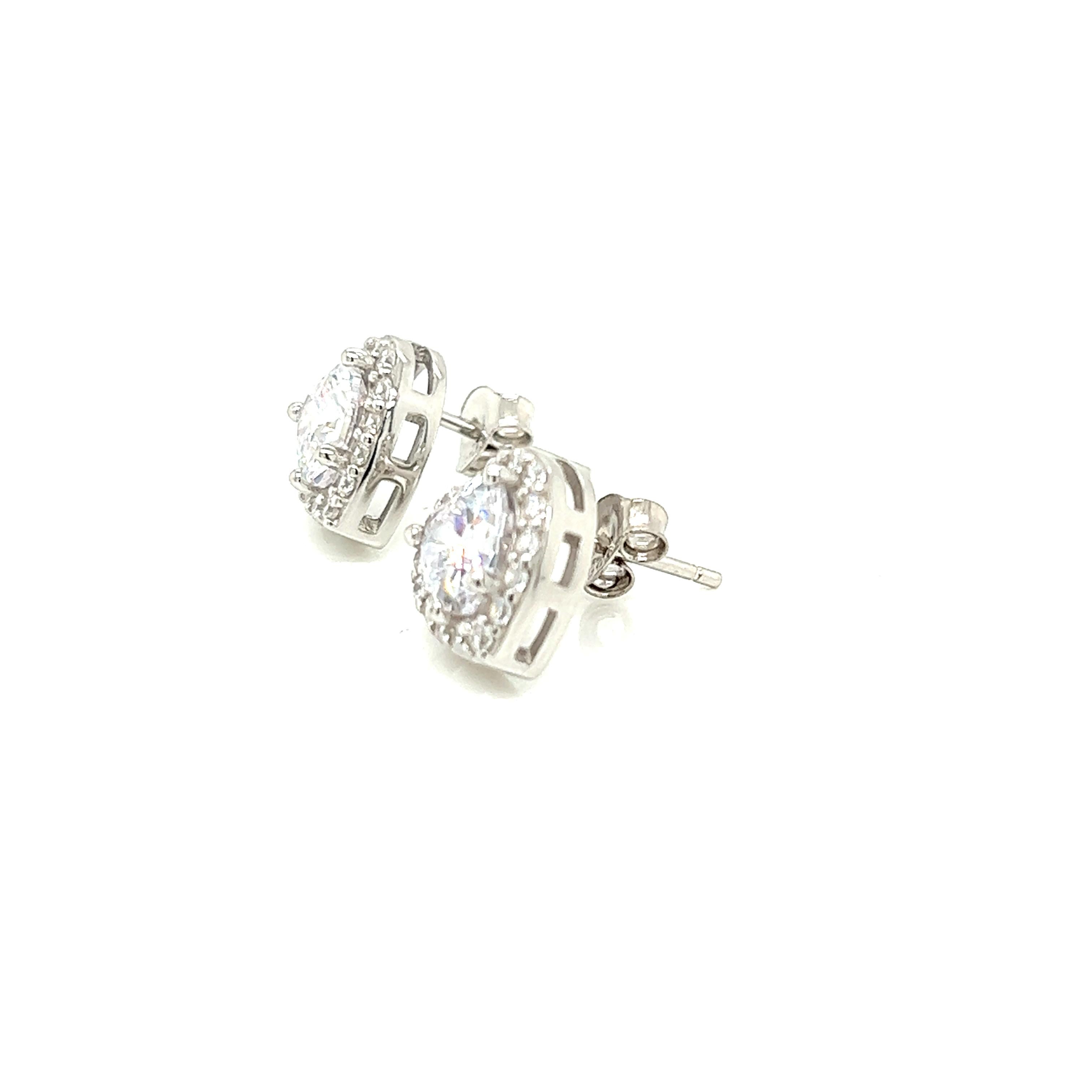 Tresor Paris Heart Cluster Halo Sterling Silver Stud Cubic Zirconia Earrings  In New Condition For Sale In London, GB