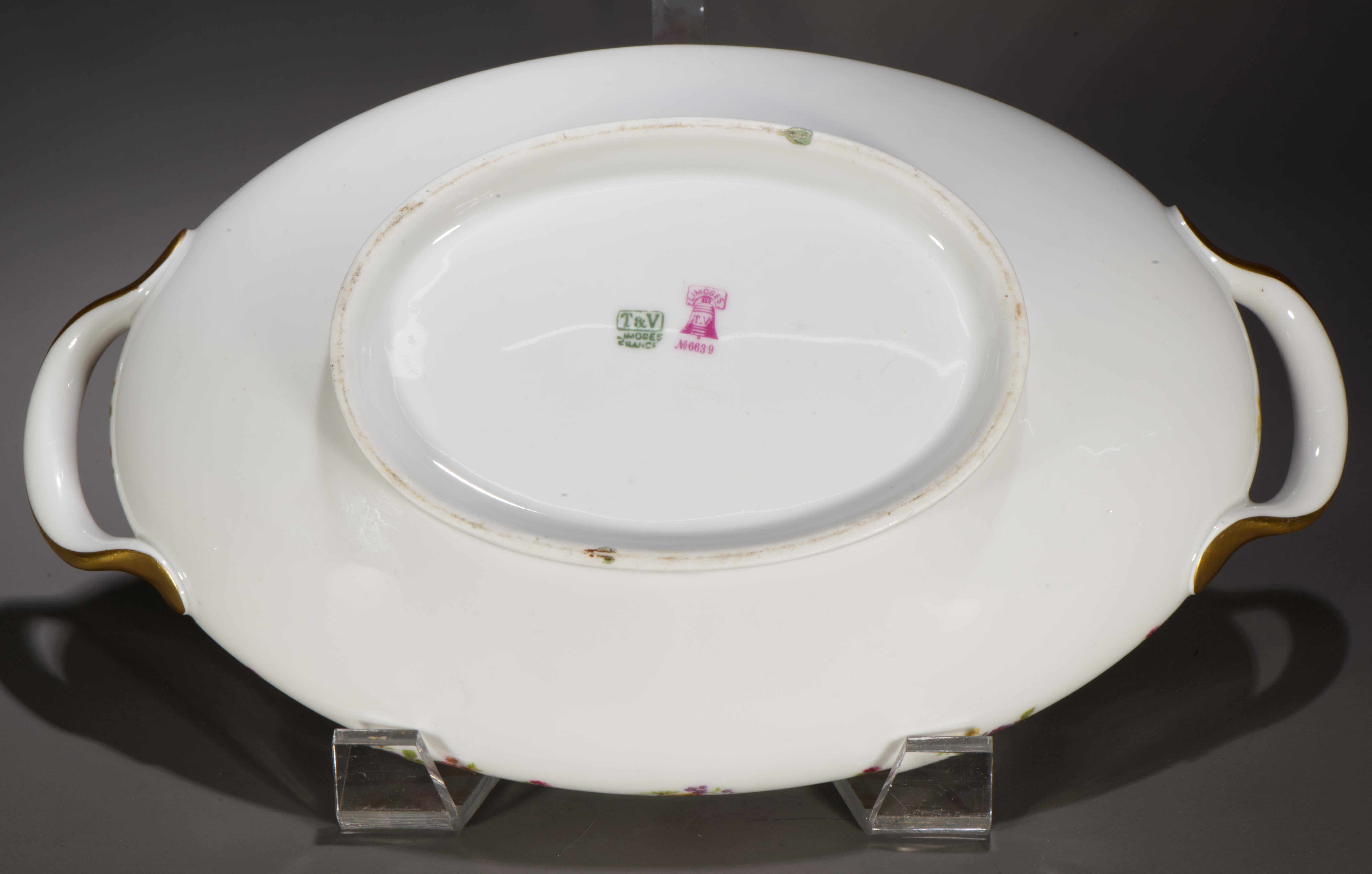 Tressemanes & Vogt Limoges Plat de service à pied en porcelaine et couvercle, France 1891-1907 en vente 3