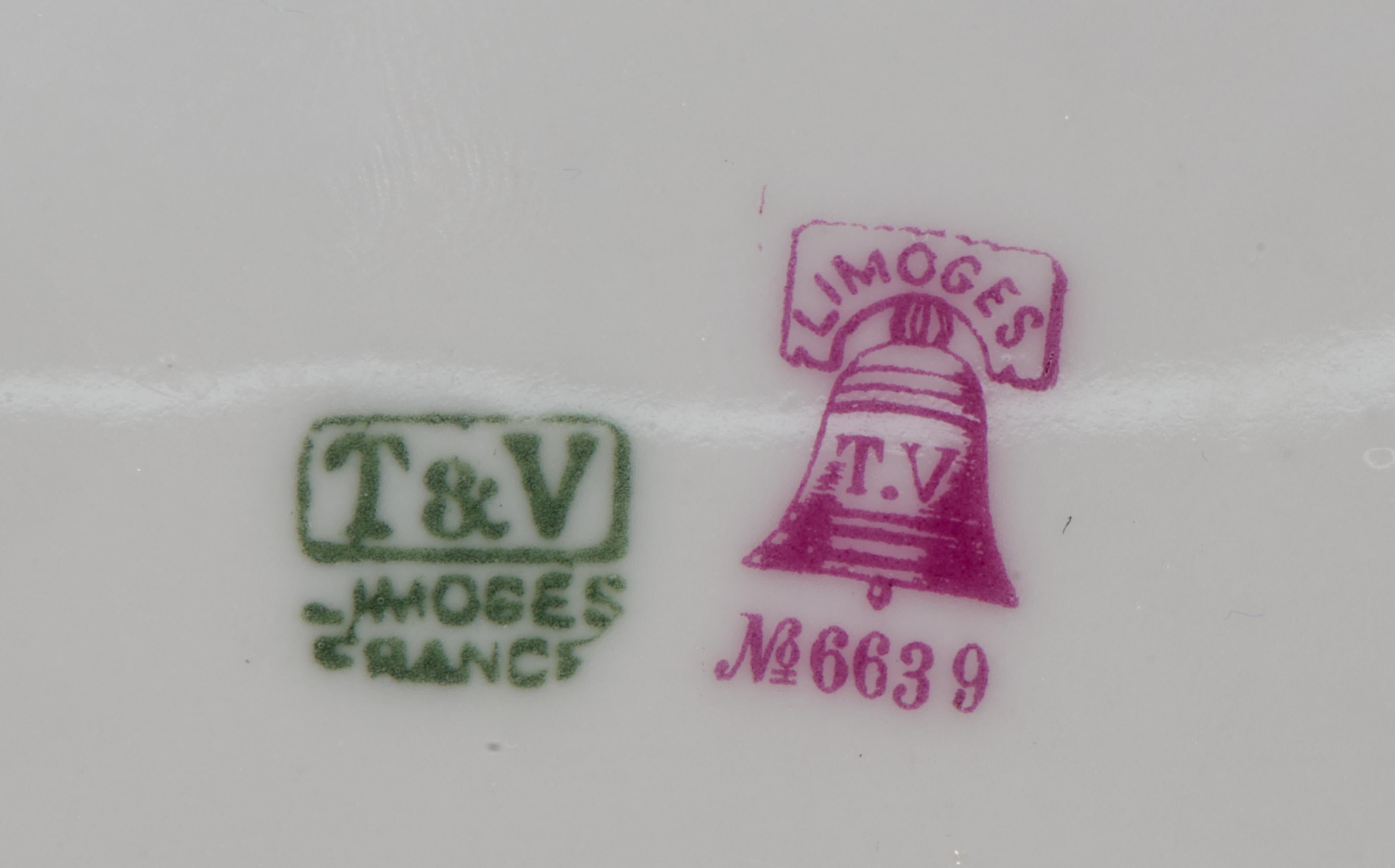 Tressemanes & Vogt Limoges Plat de service à pied en porcelaine et couvercle, France 1891-1907 en vente 4