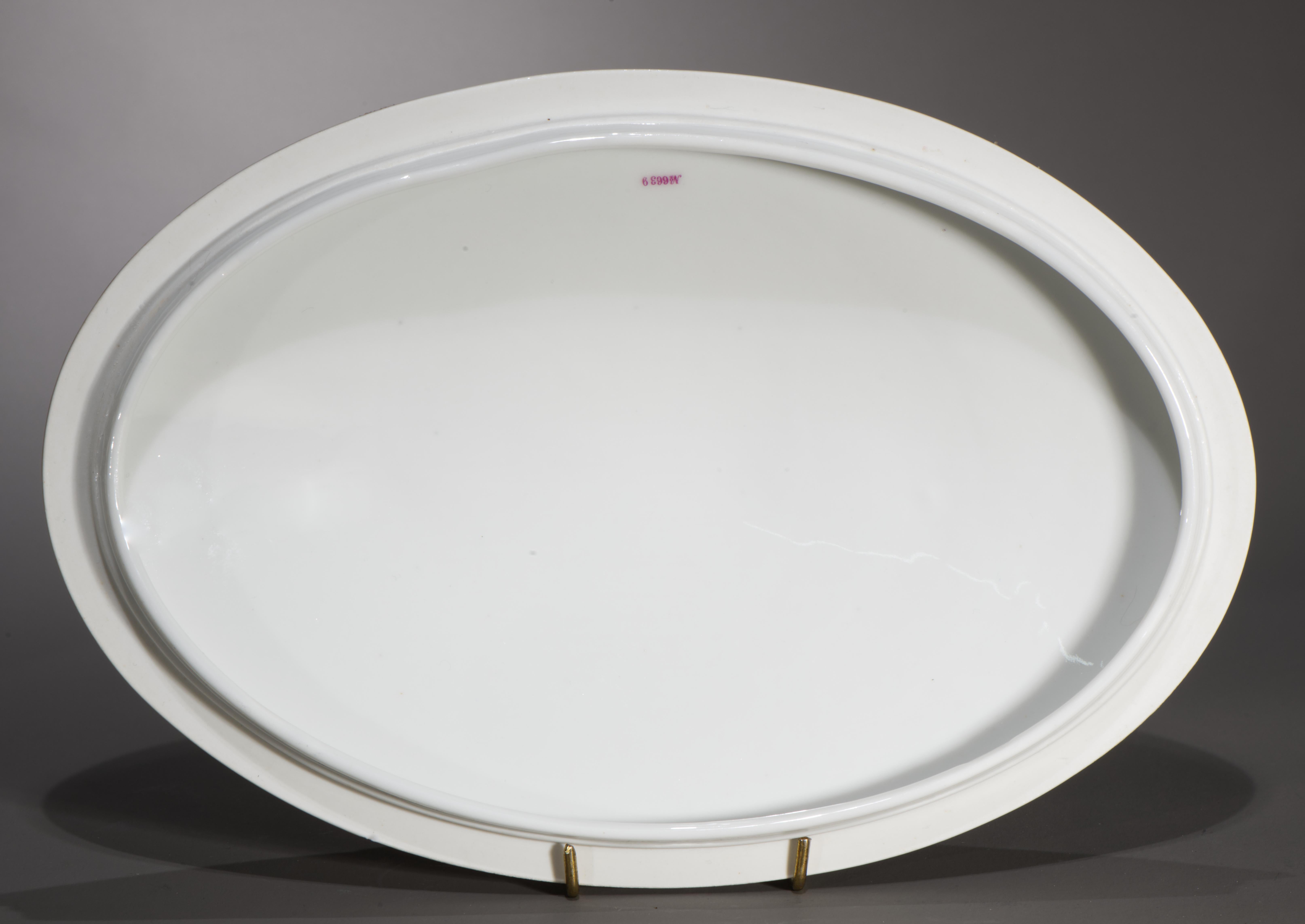 Tressemanes & Vogt Limoges Plat de service à pied en porcelaine et couvercle, France 1891-1907 en vente 2