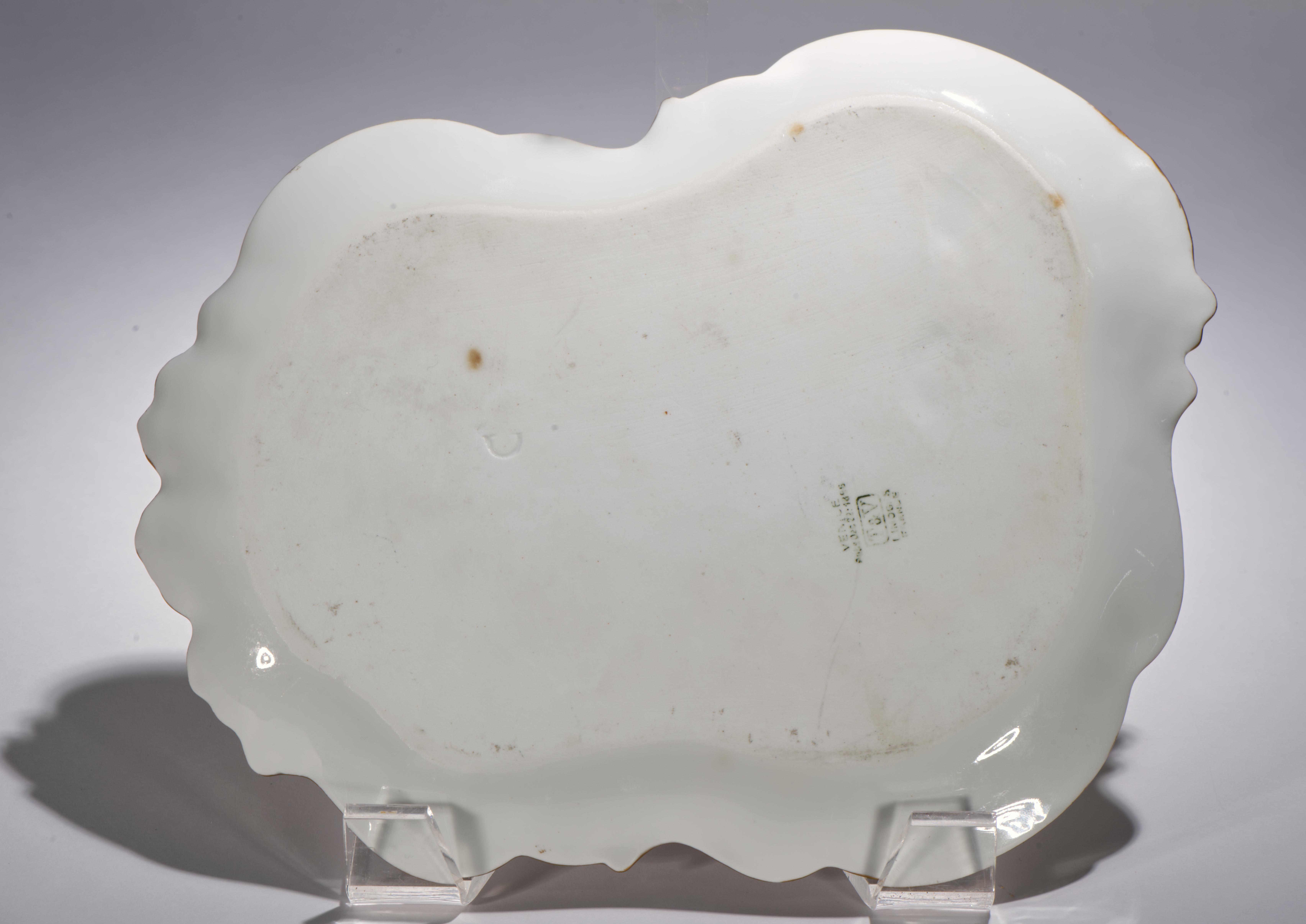 Porcellana Vassoio da toilette in porcellana di Tressemanes & Vogt dipinto a mano, Francia 1895 in vendita