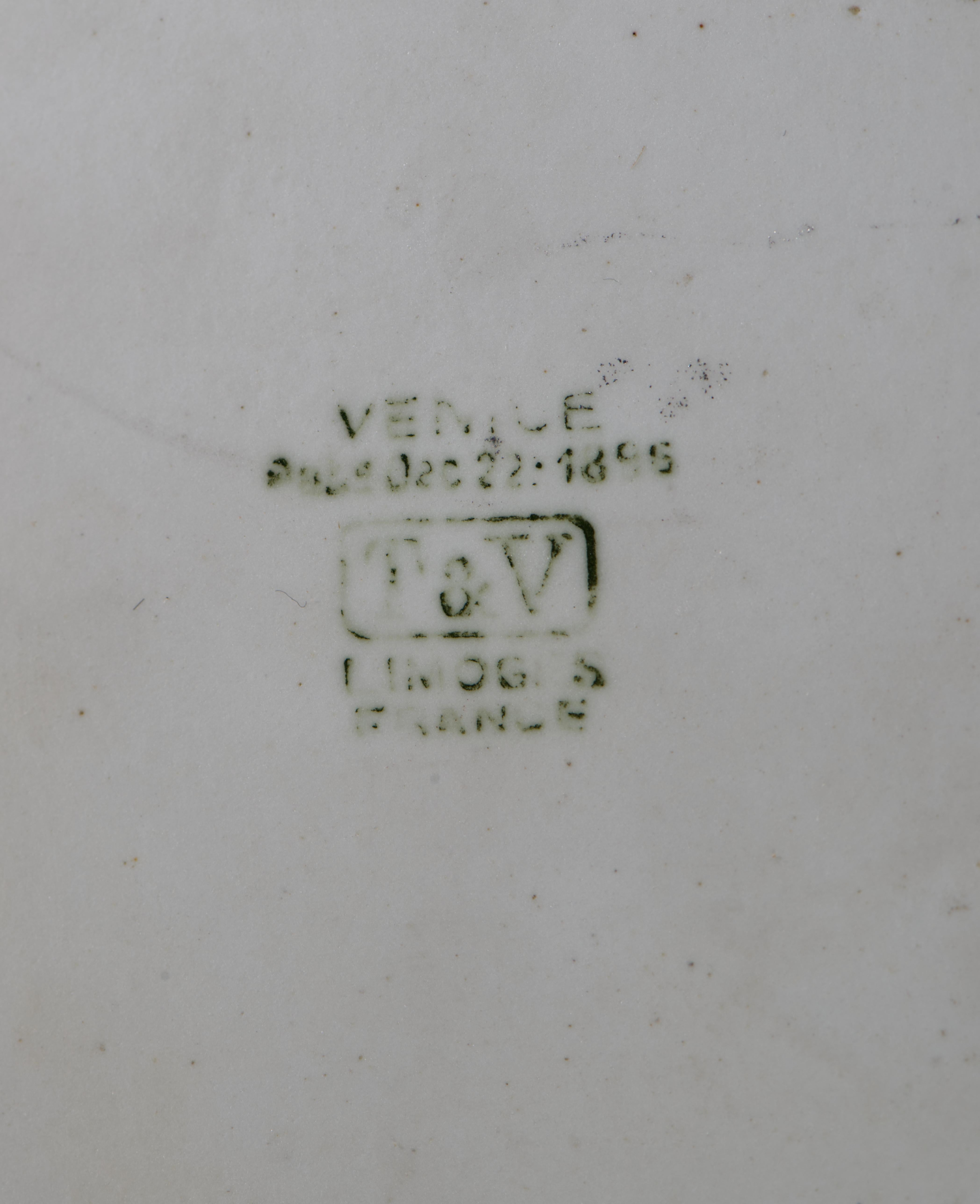 Vassoio da toilette in porcellana di Tressemanes & Vogt dipinto a mano, Francia 1895 in vendita 1