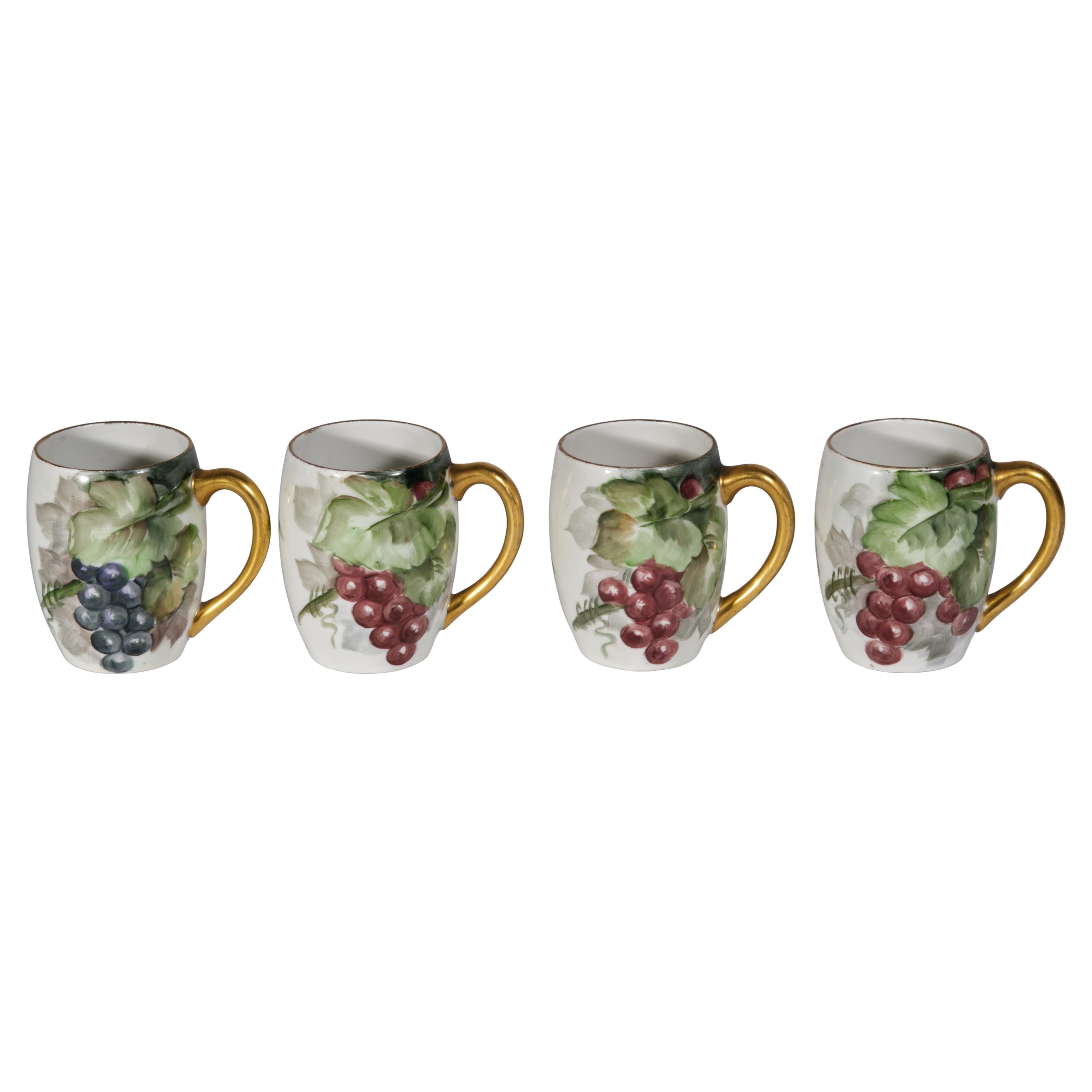 Tressemanes 
Vogt Juego de 4 tazas de porcelana de Limoges, 1891-1907 Pintadas a mano en venta