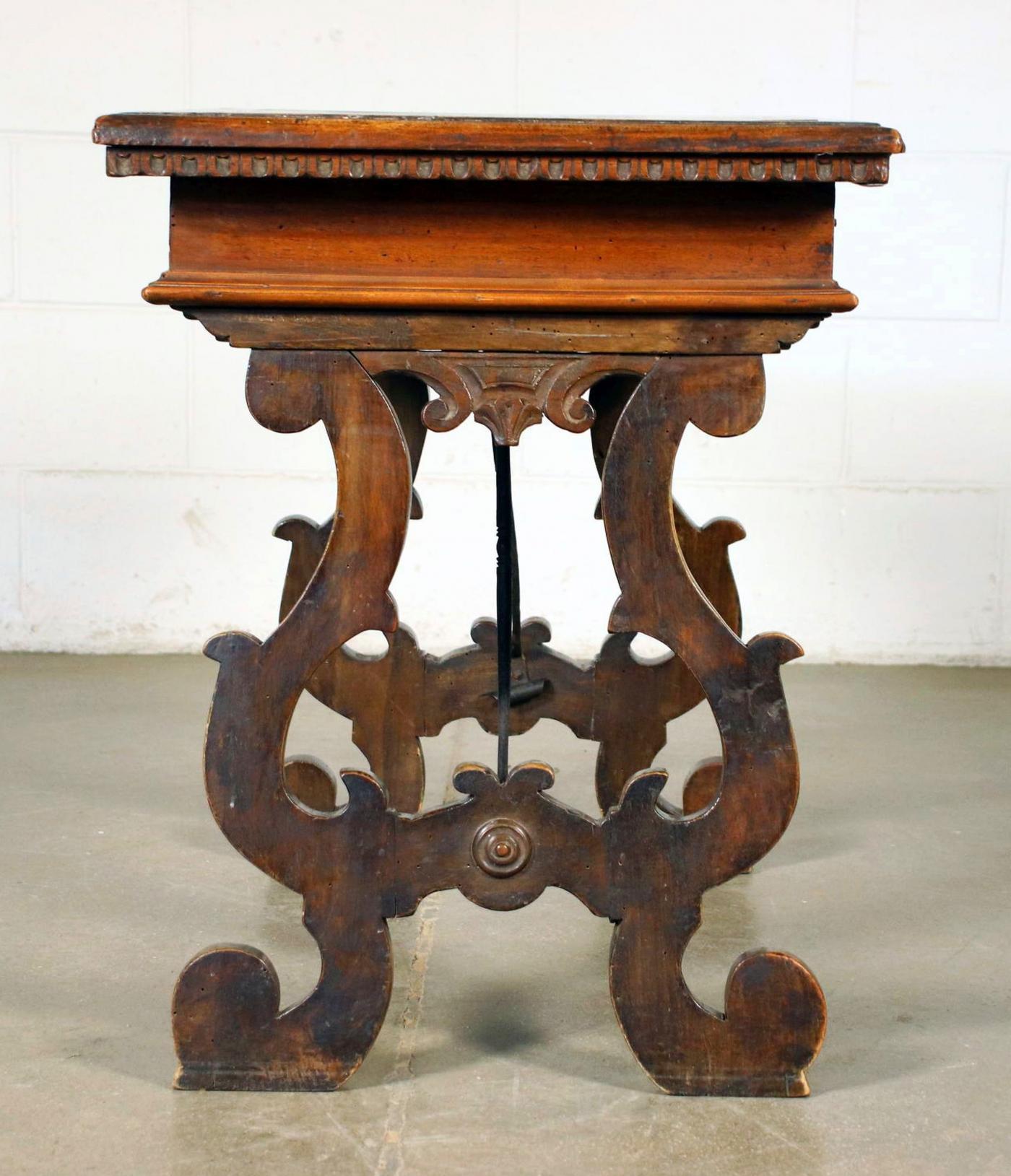 XIX secolo Tavolo occasionale a cavalletto - CIRCA 1850 in vendita