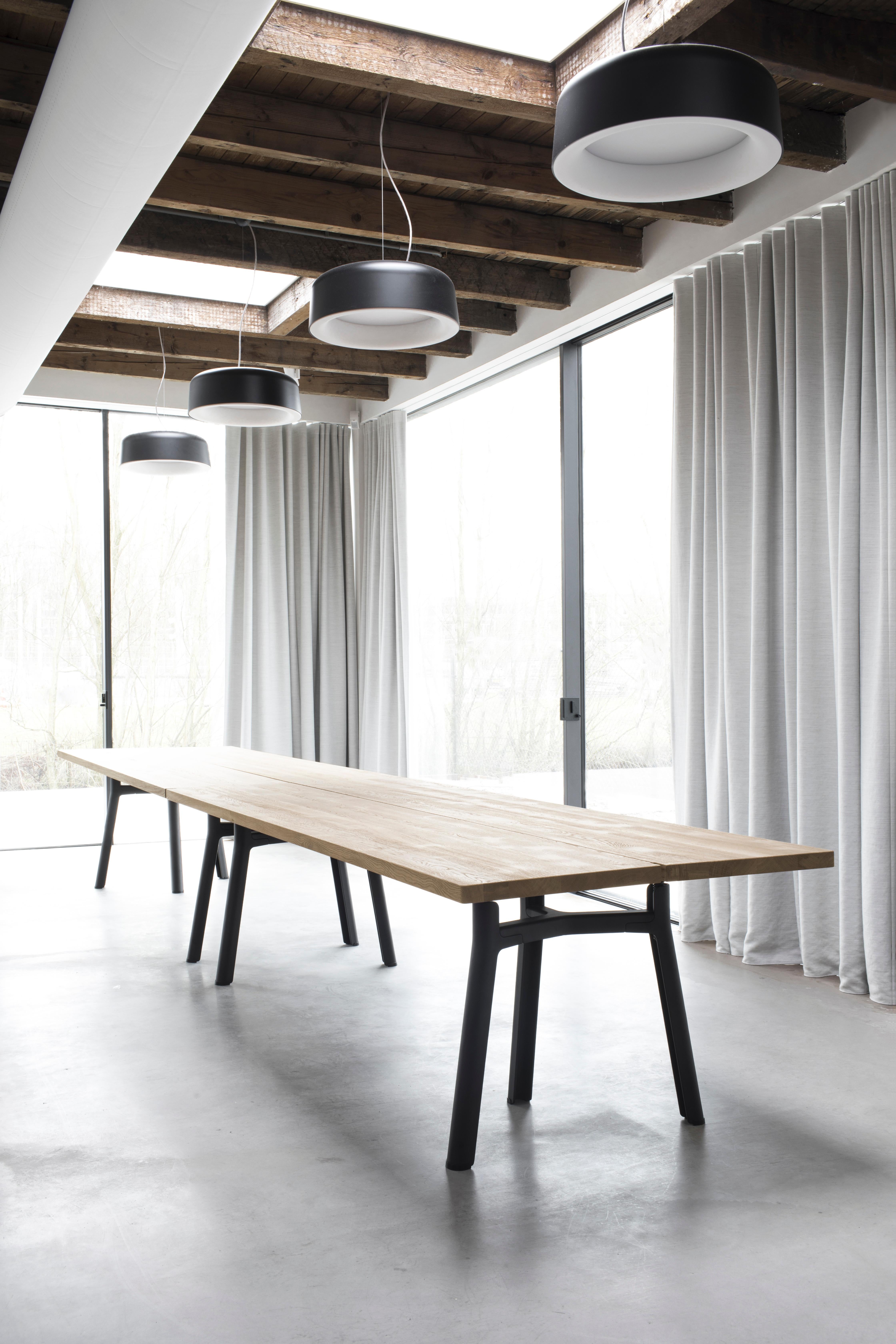 Chêne Table à tréteaux personnalisable par Jorre van Ast en vente
